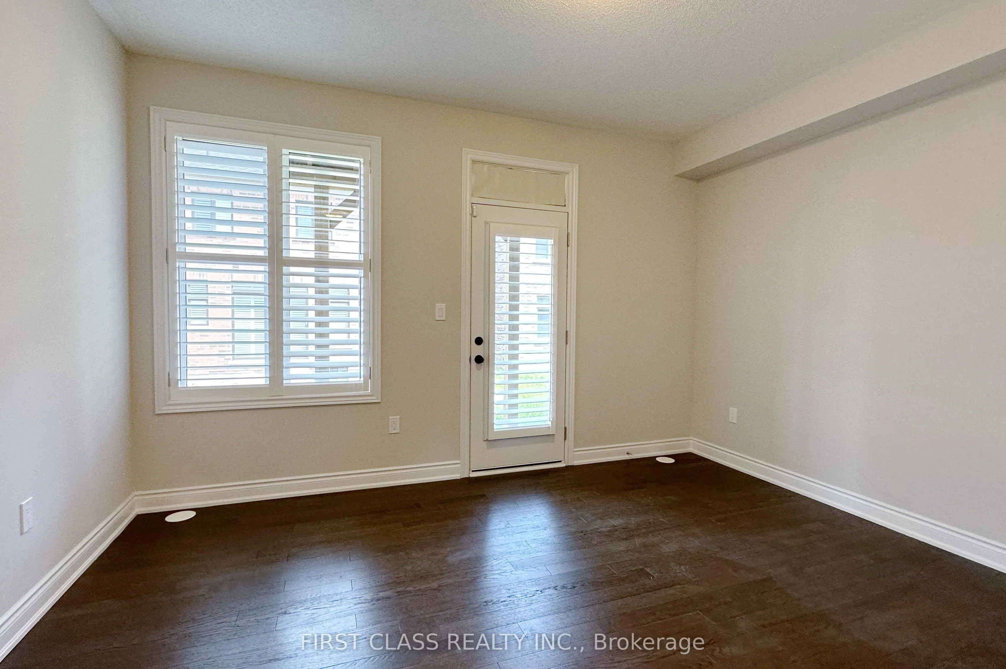 1476 Yellow Rose Circle