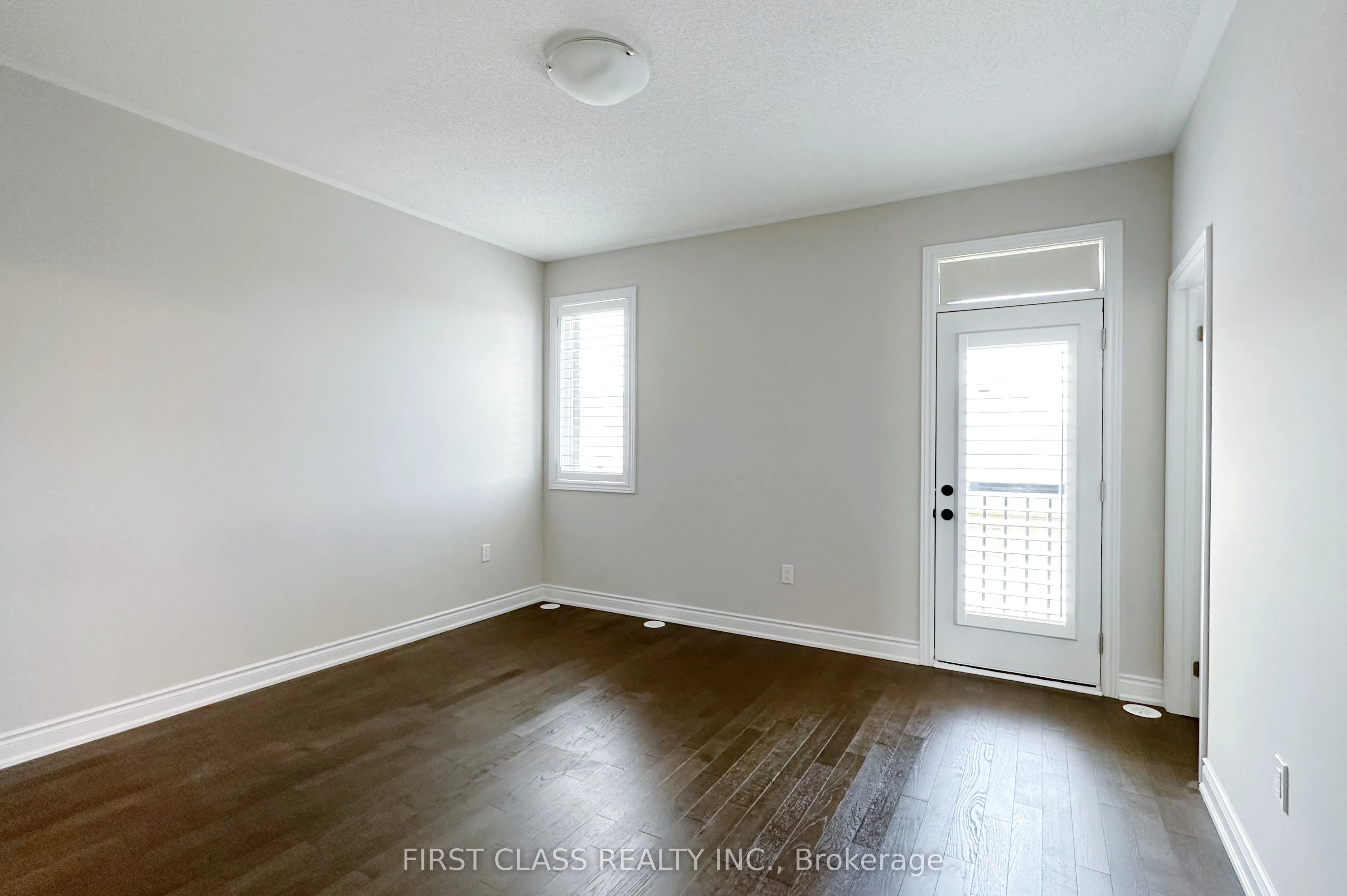1476 Yellow Rose Circle