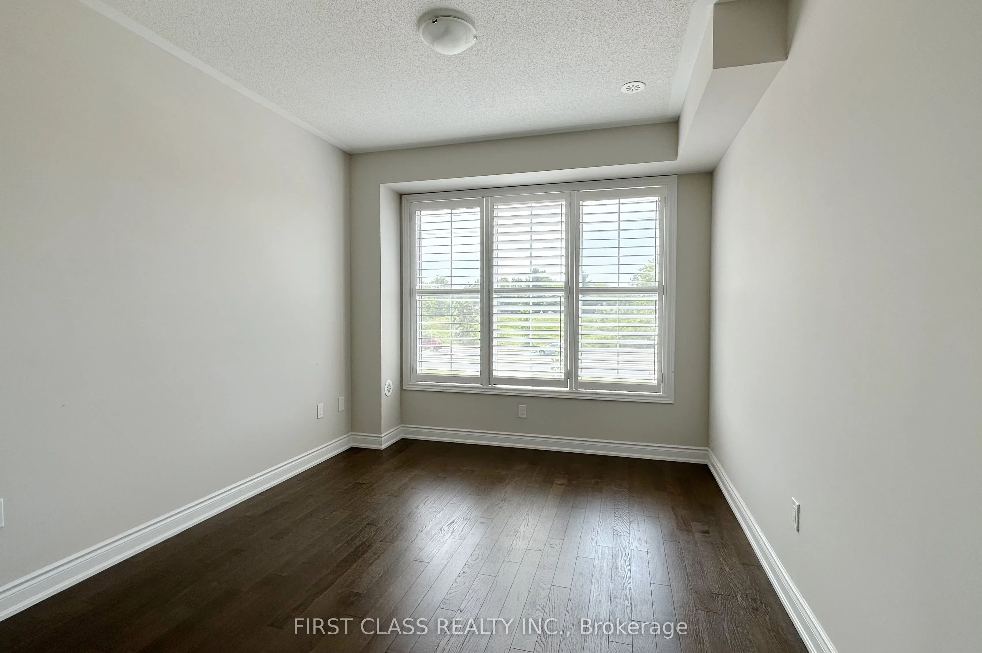 1476 Yellow Rose Circle