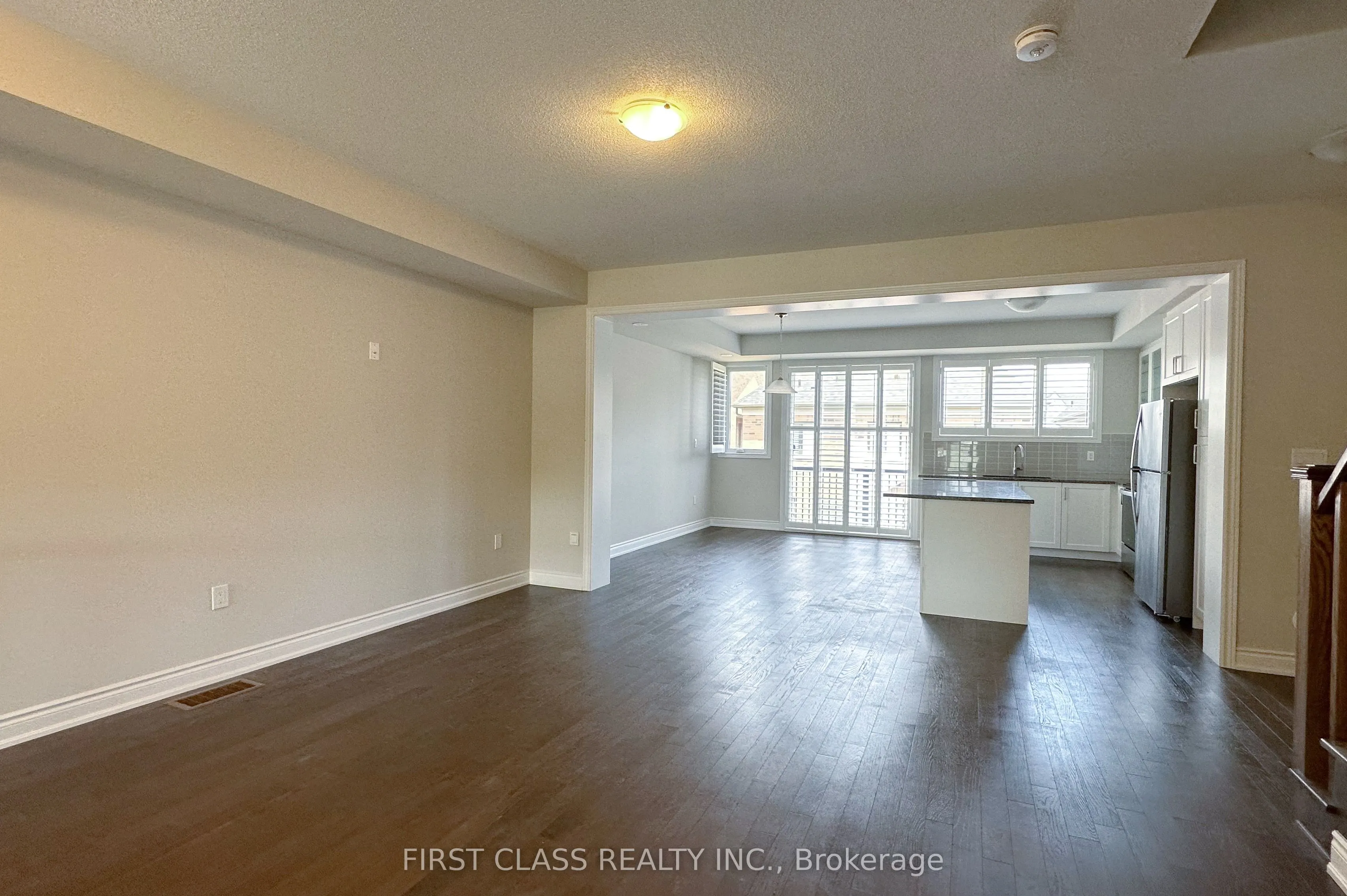 1476 Yellow Rose Circle