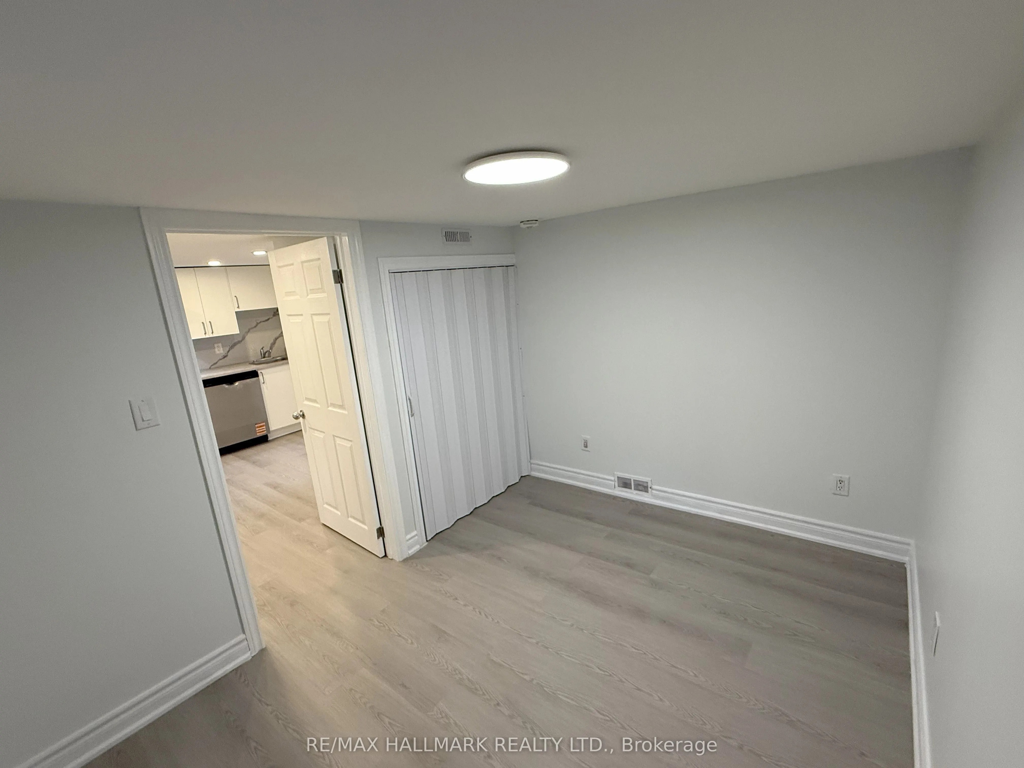 382 Burnhamthorpe Road, #Basement