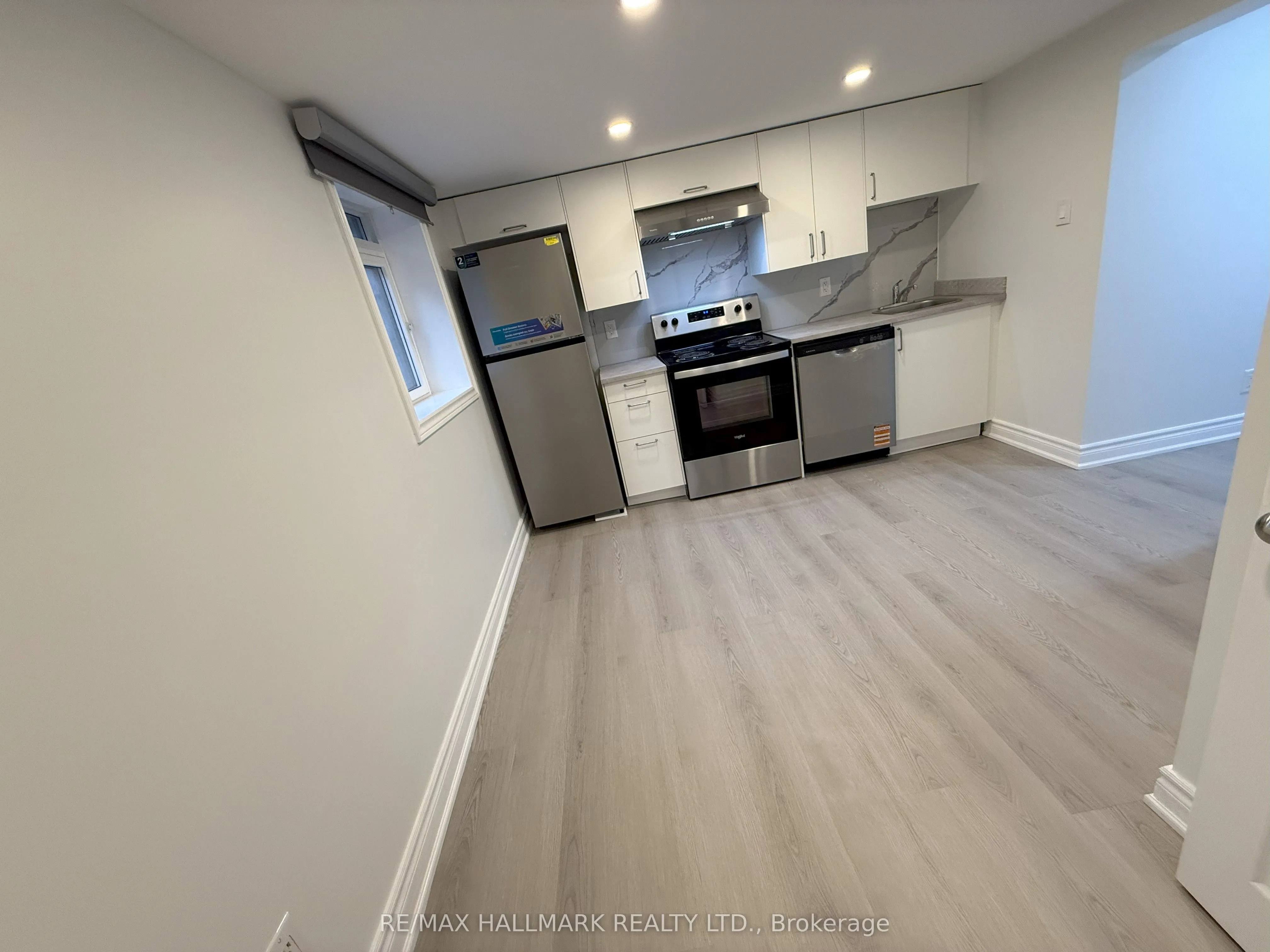 382 Burnhamthorpe Road, #Basement