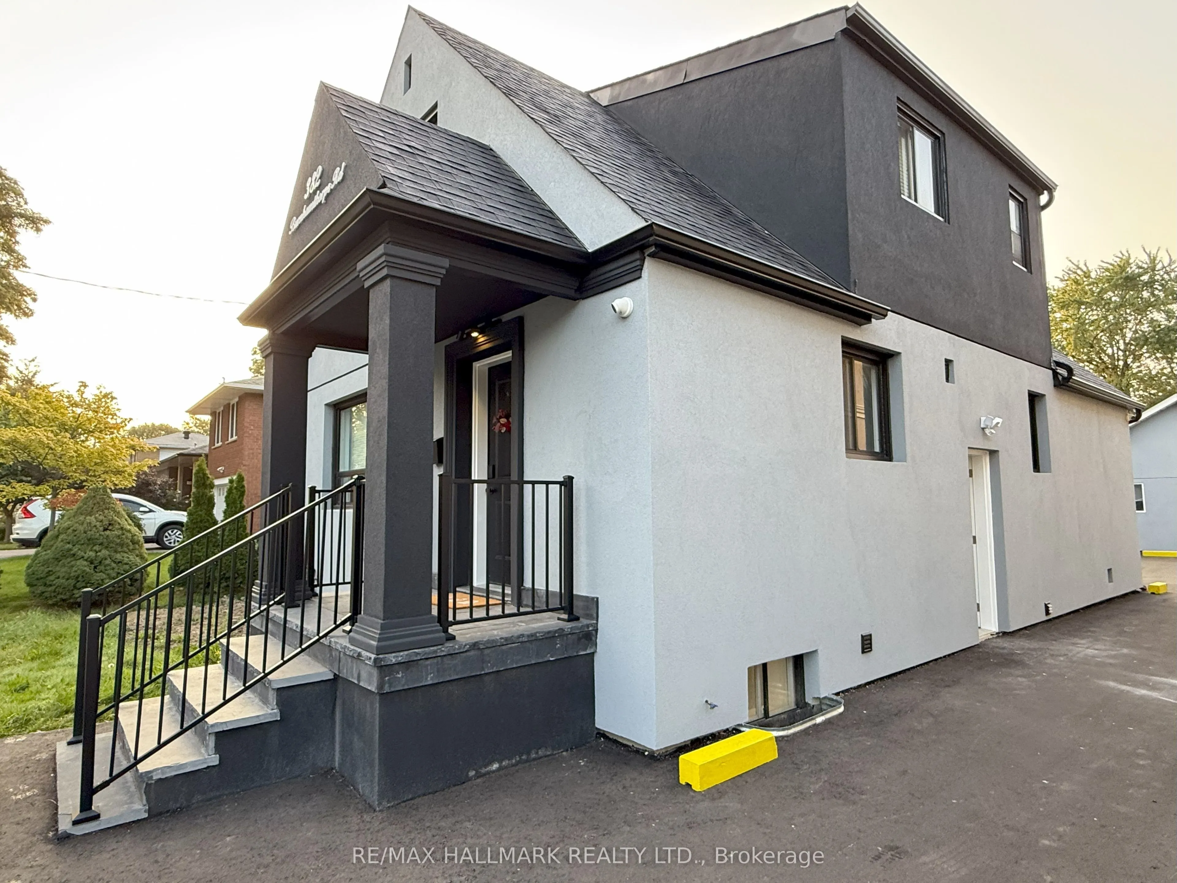 382 Burnhamthorpe Road, #Basement