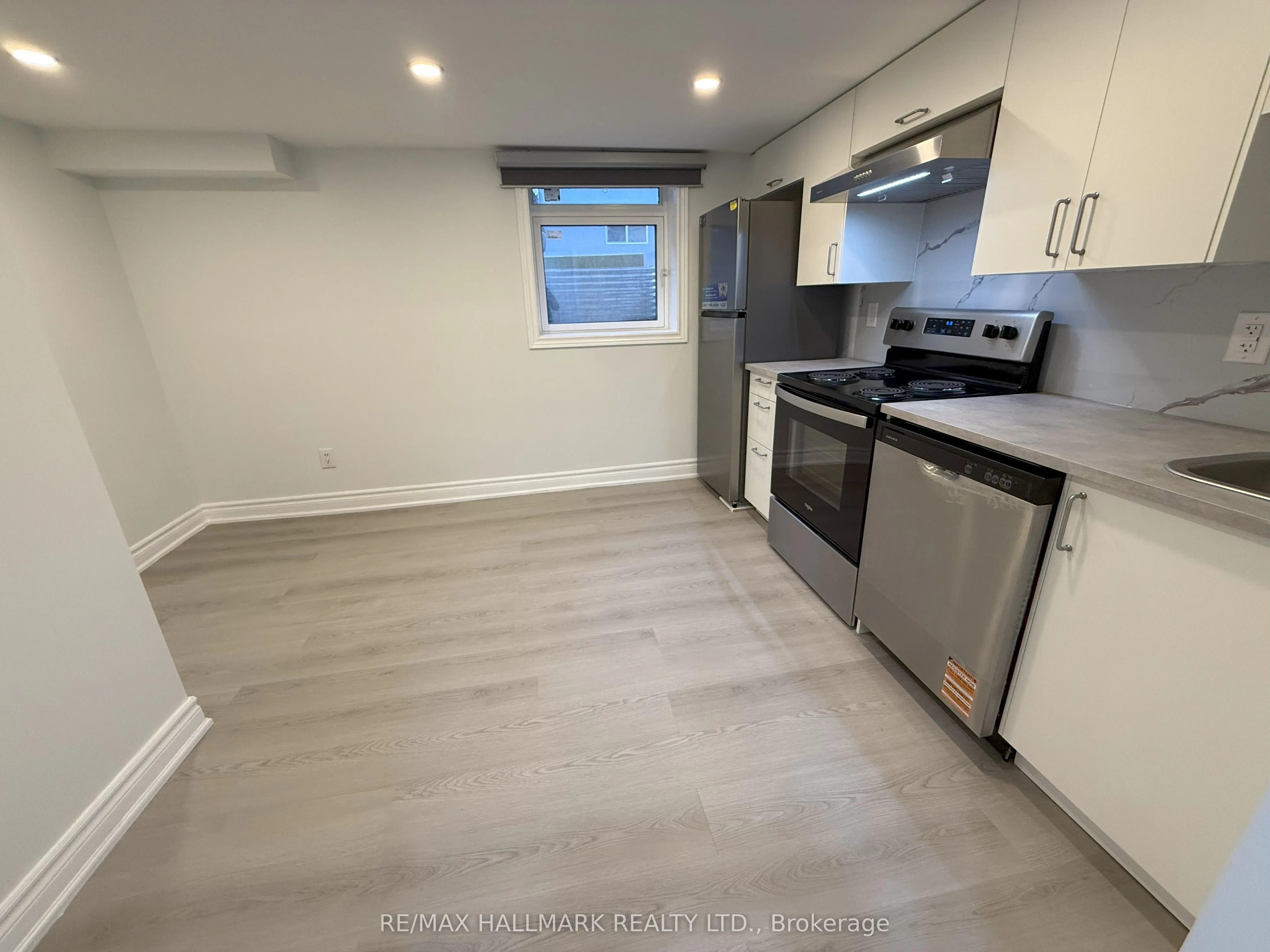 382 Burnhamthorpe Road, #Basement