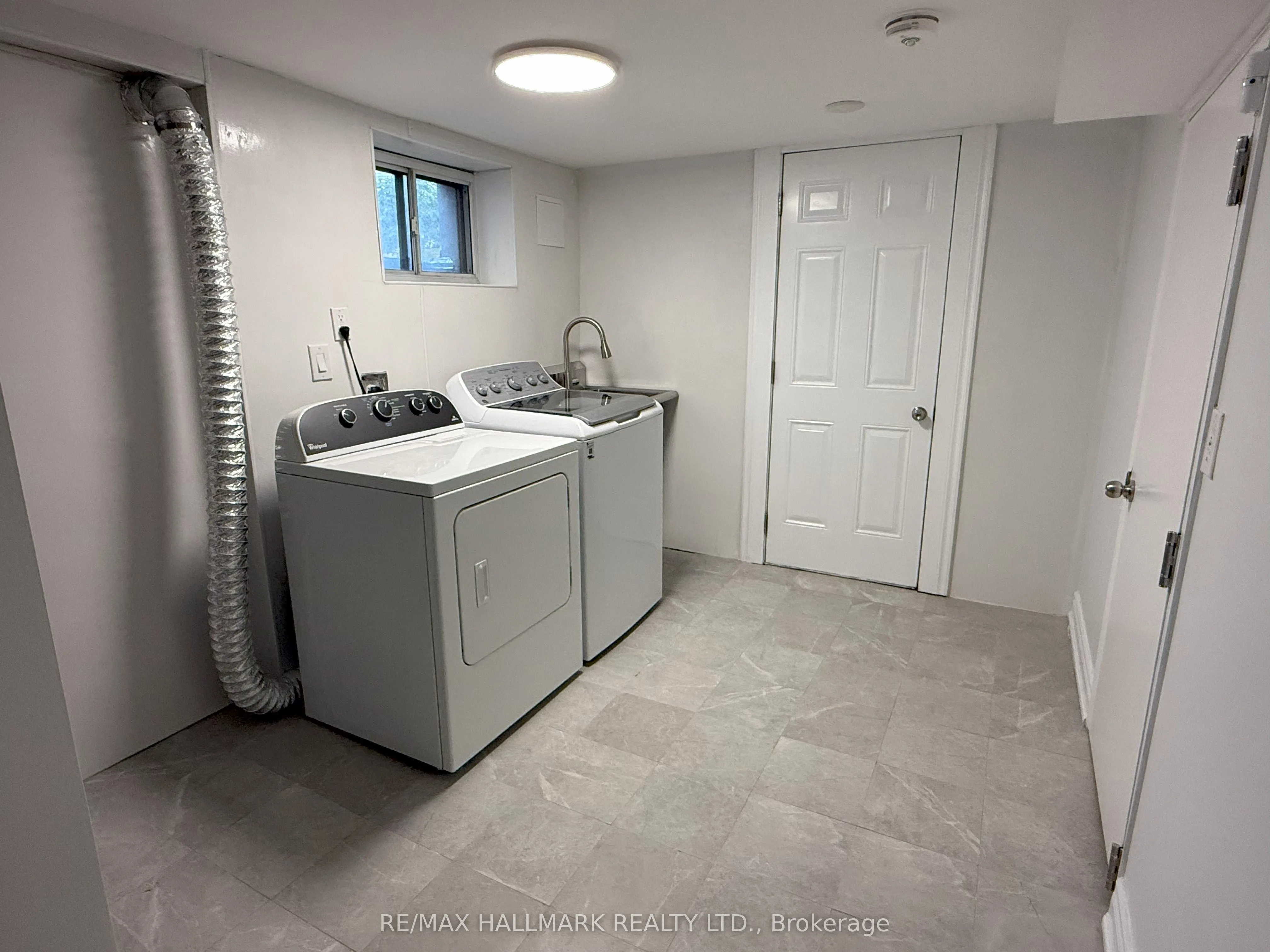 382 Burnhamthorpe Road, #Basement