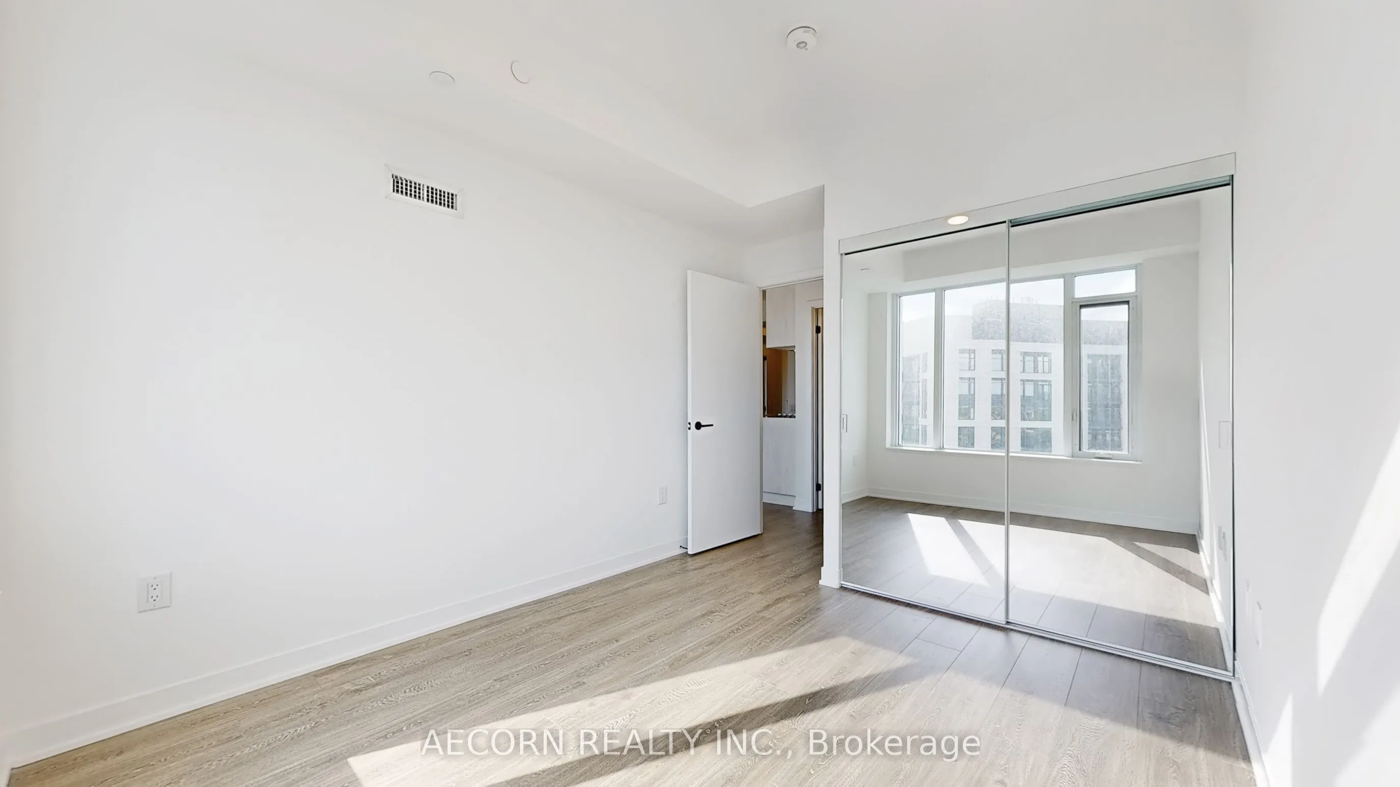 2495 Eglinton West Avenue, #912