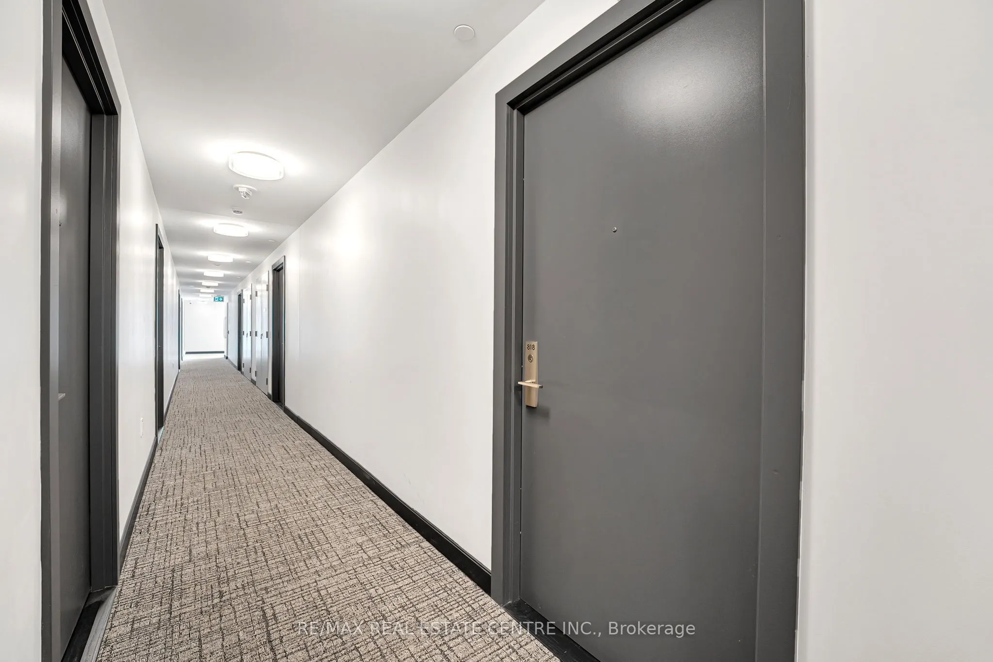 86 Dundas Street E, #818