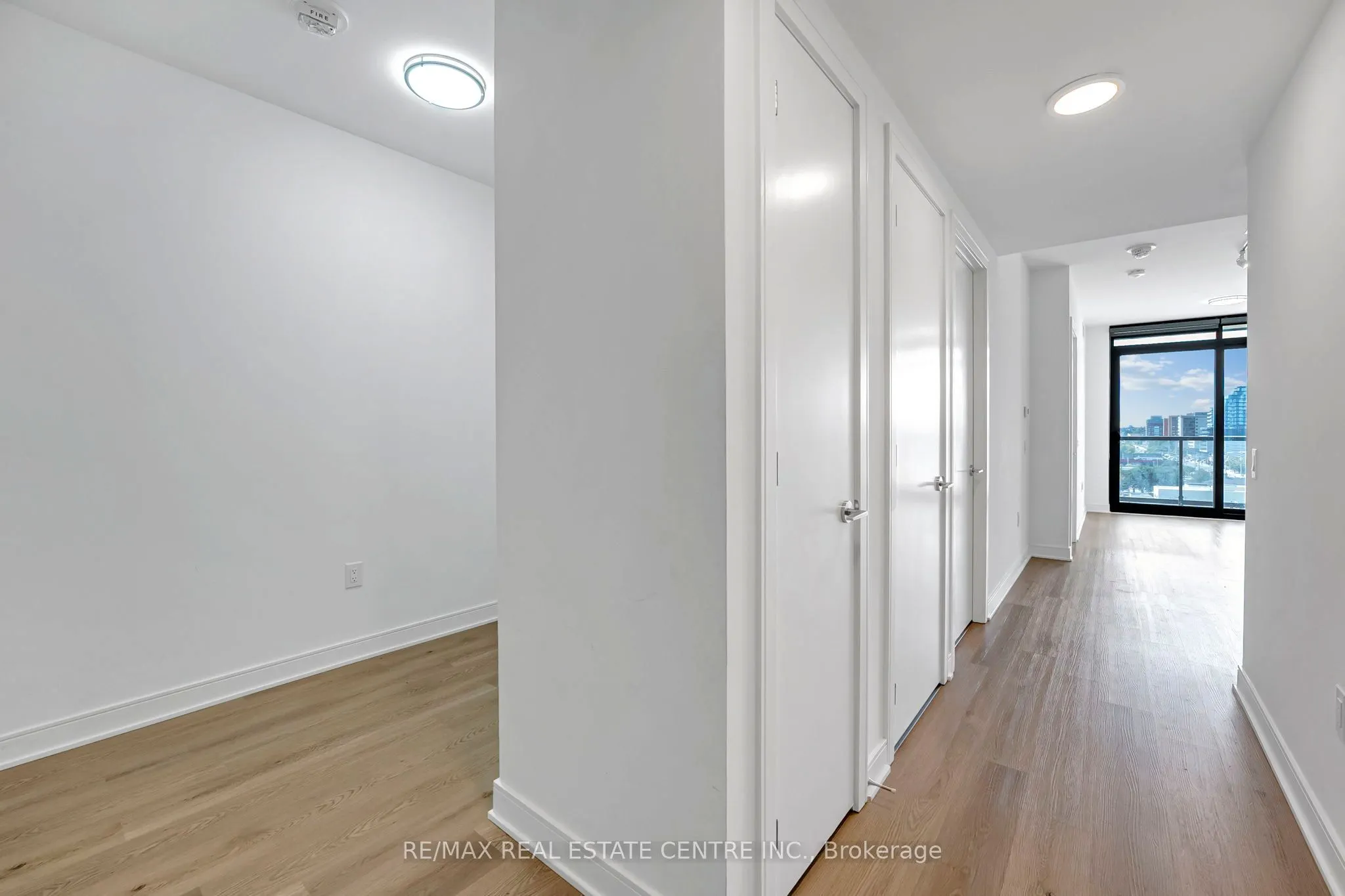 86 Dundas Street E, #818