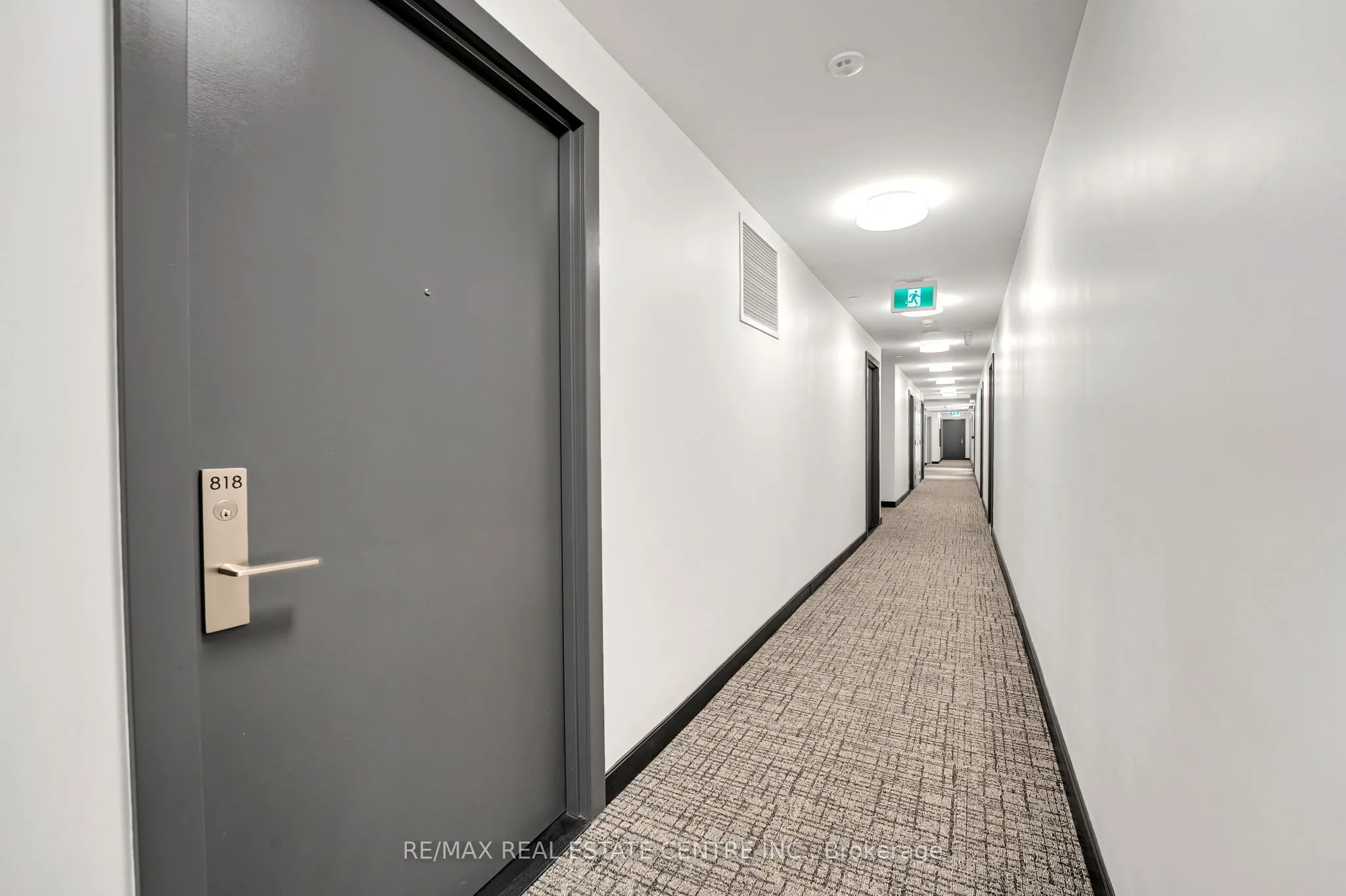 86 Dundas Street E, #818