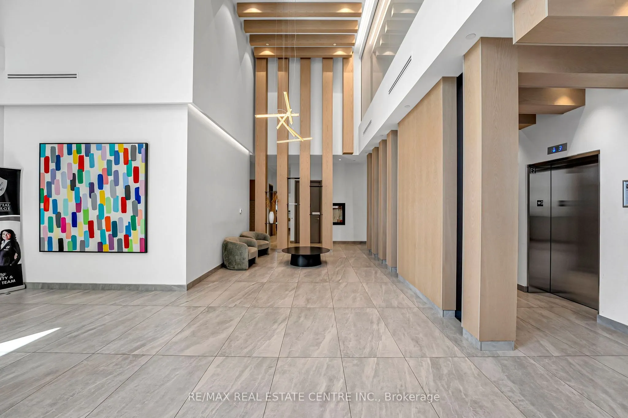 86 Dundas Street E, #818