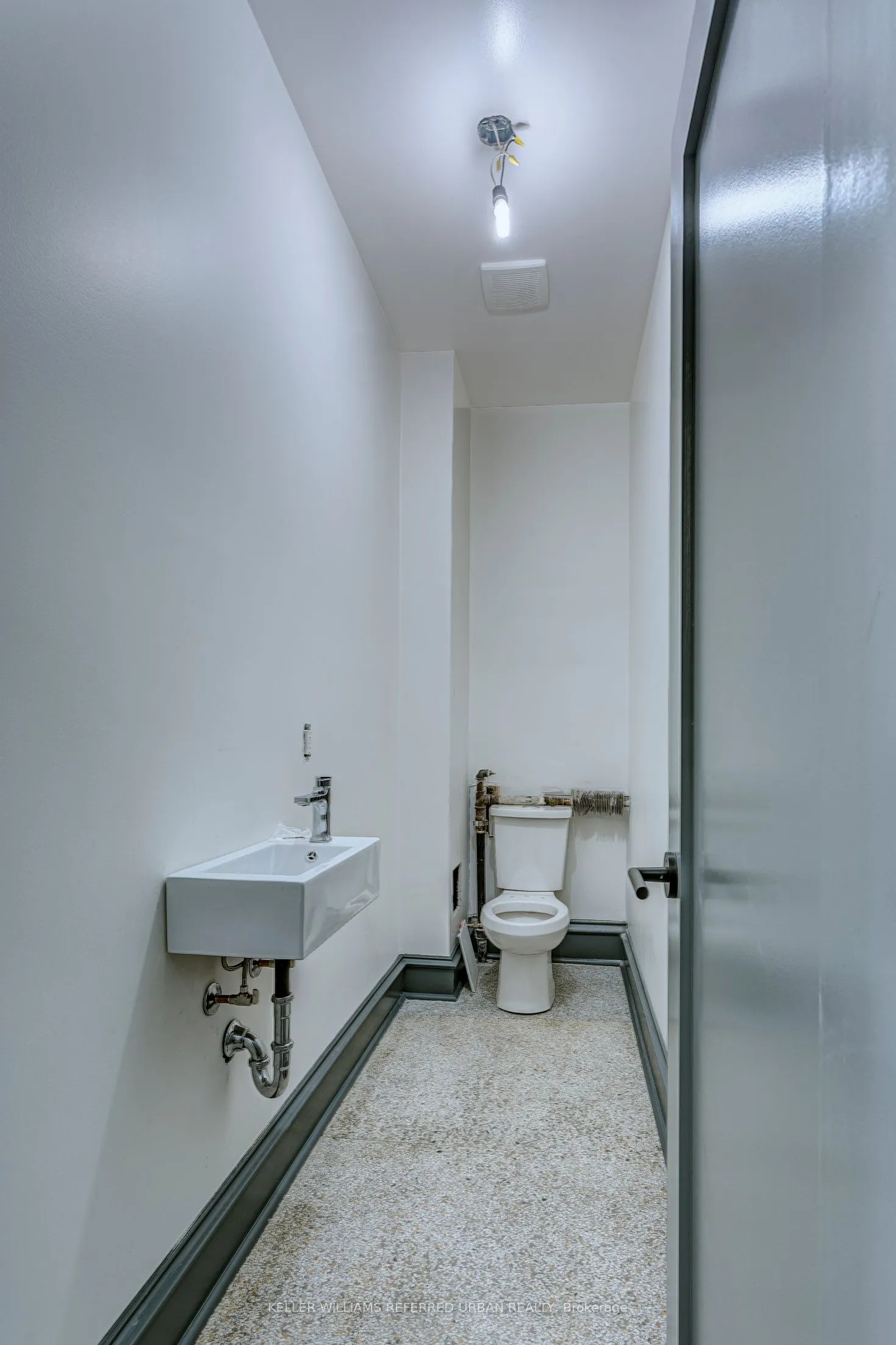 2974 Lake Shore Boulevard W, #Ground