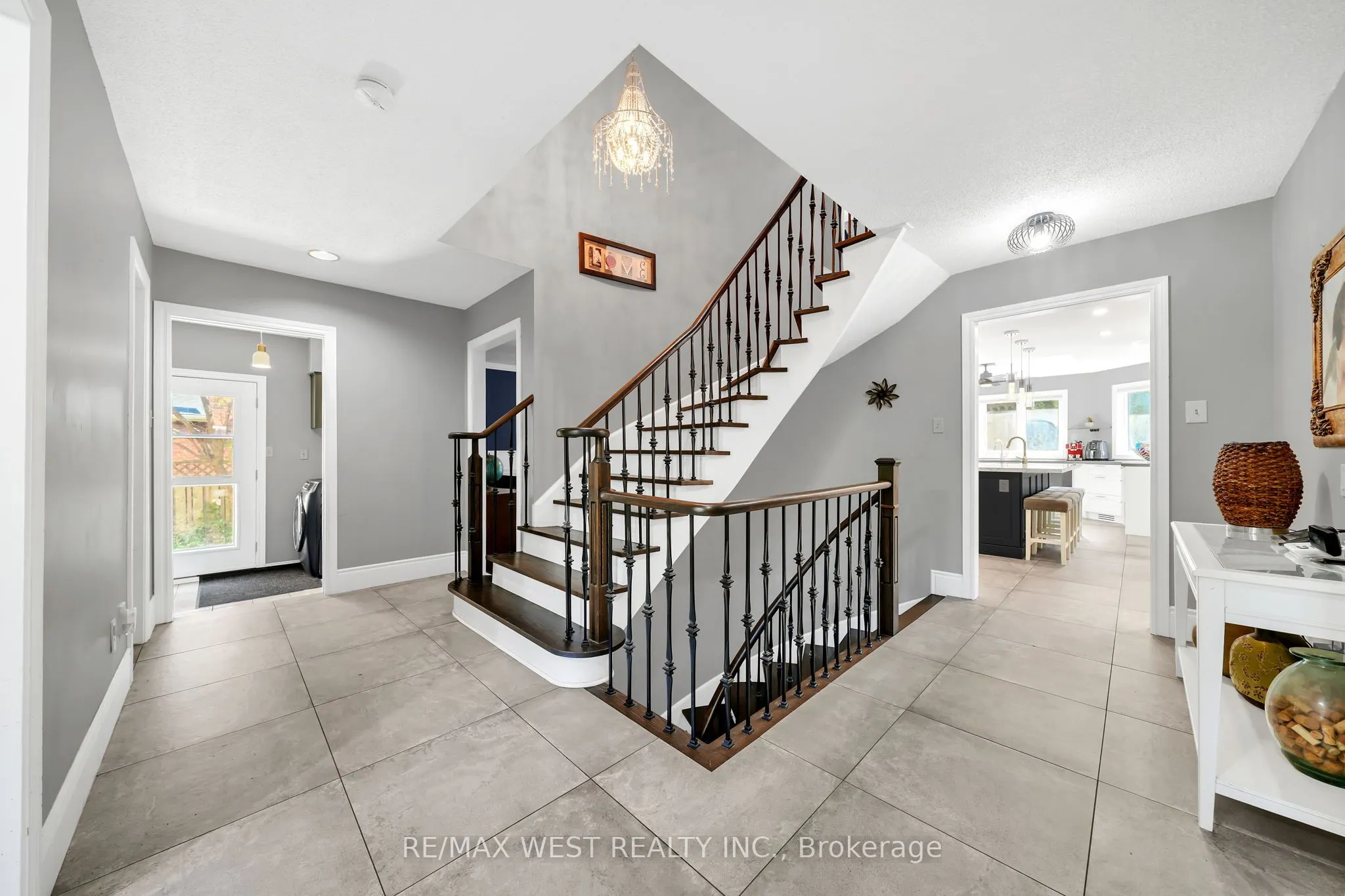 216 Kensington Place