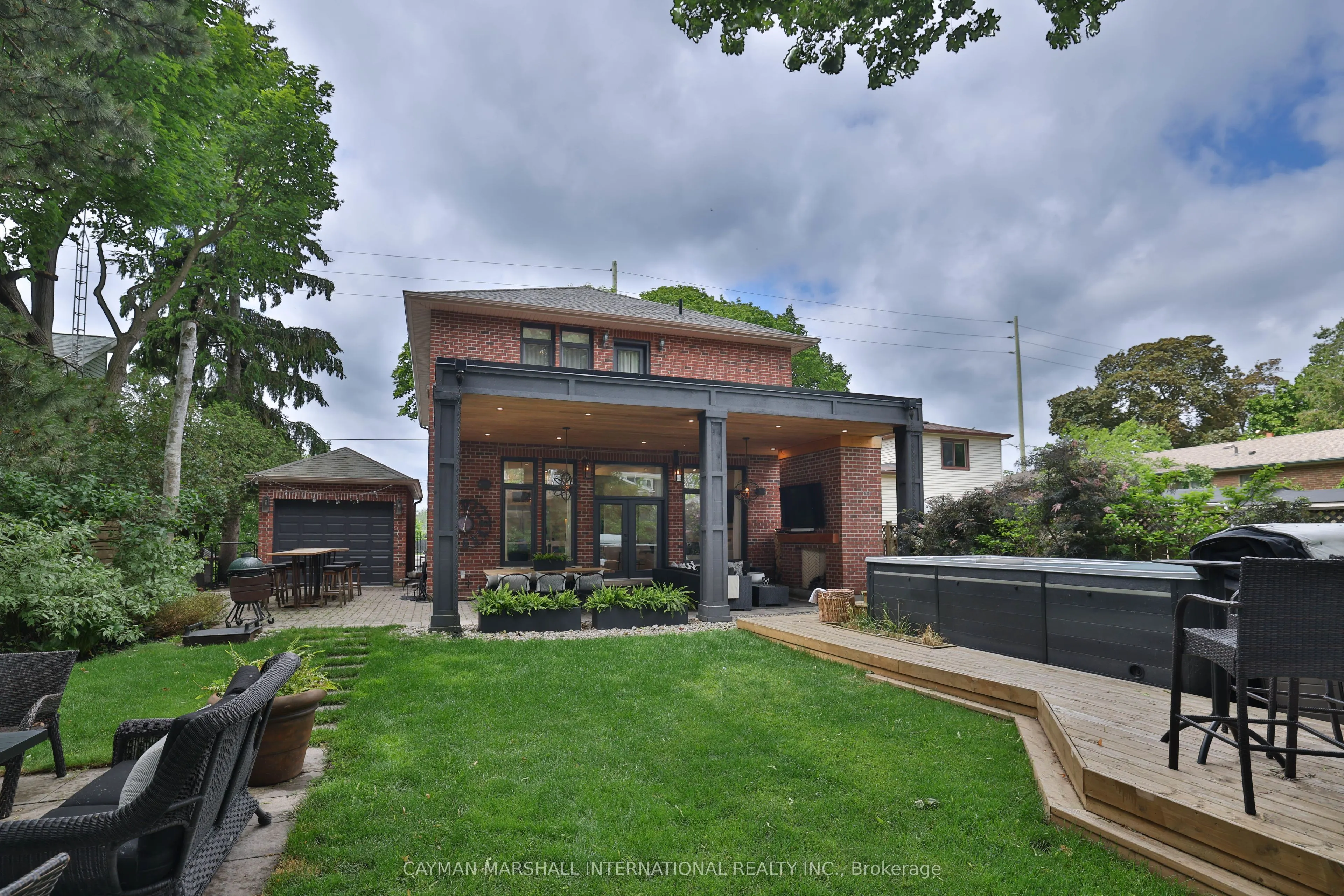 43 Mississauga Road S