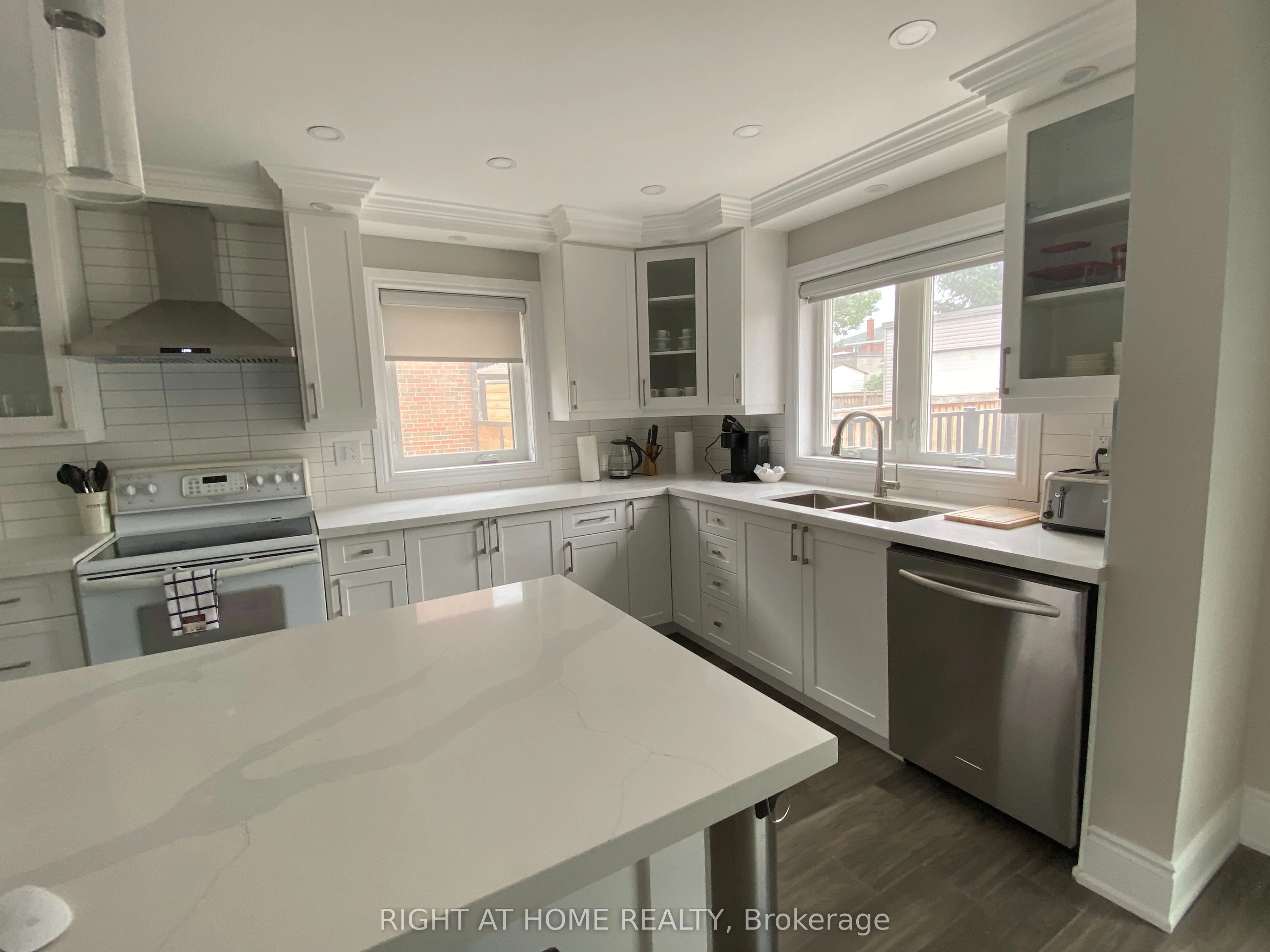 9 Snowood Court, #Main
