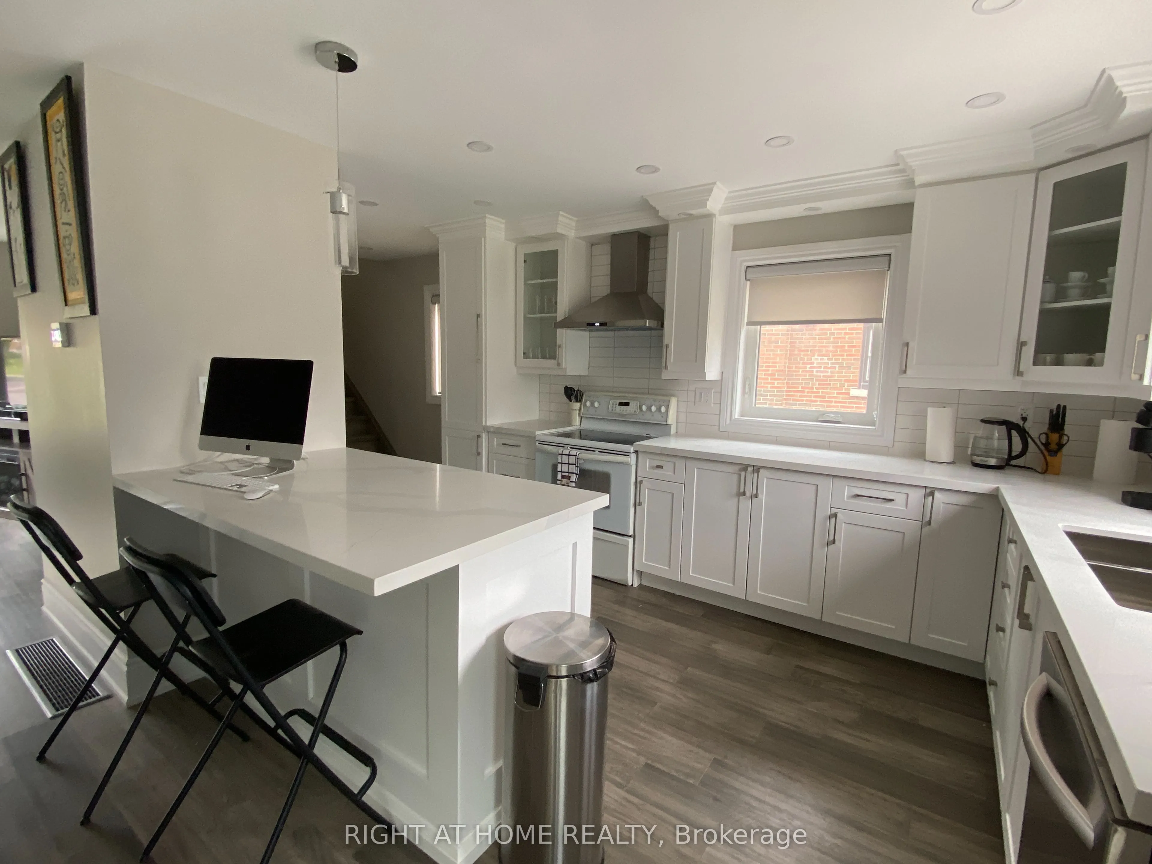 9 Snowood Court, #Main
