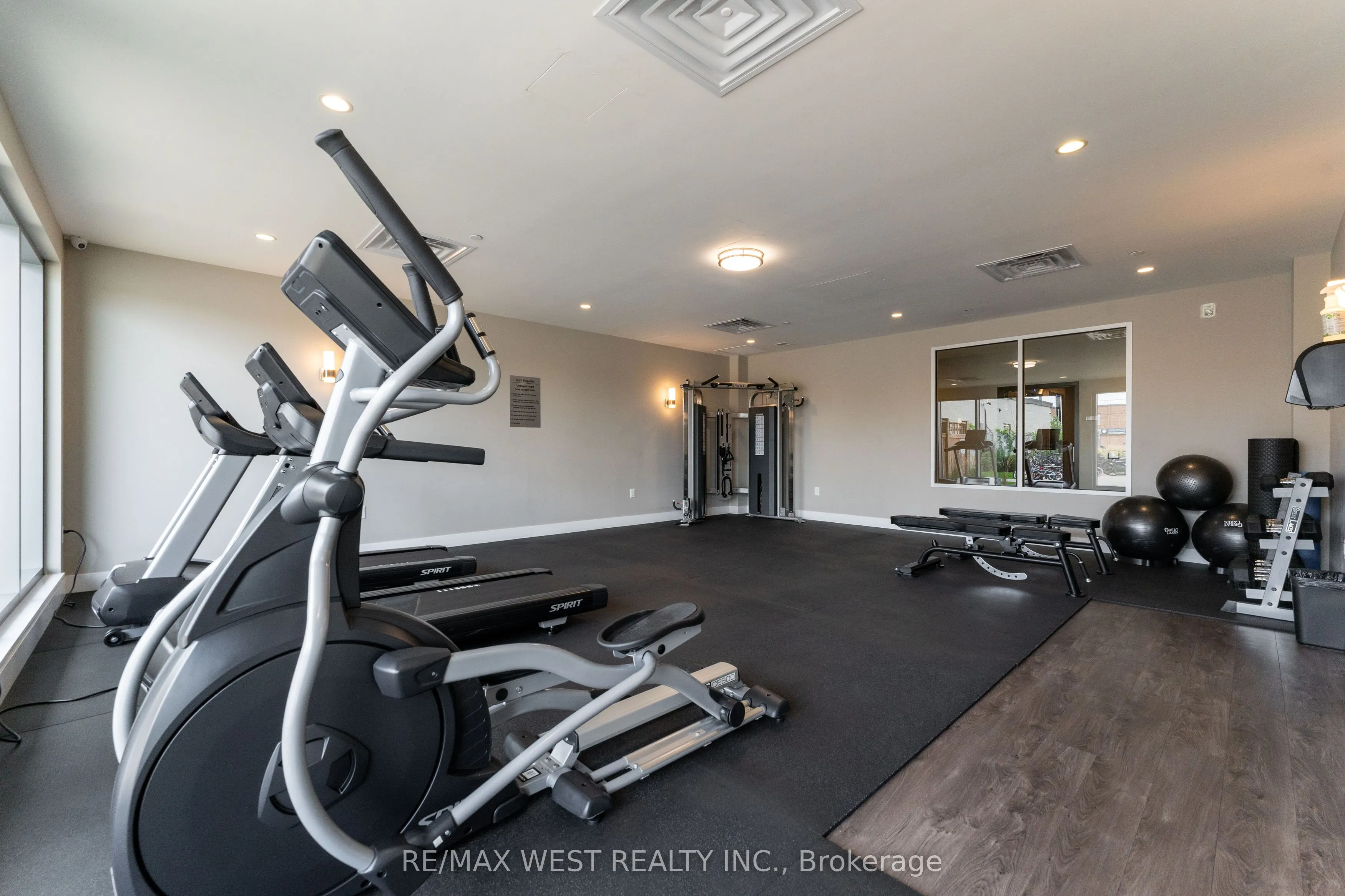 716 Main St Street NW, #910