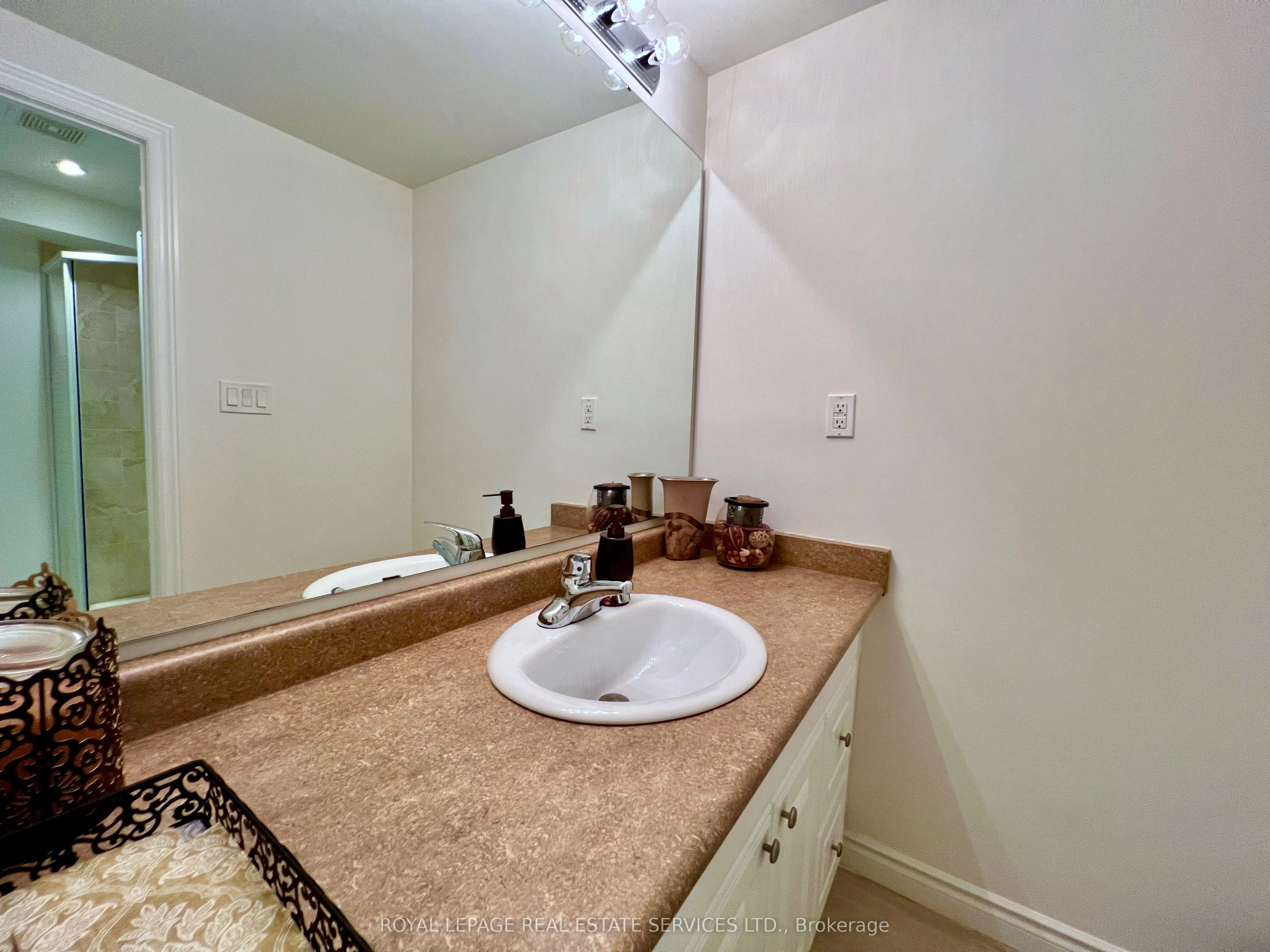 1450 Greenbriar Drive