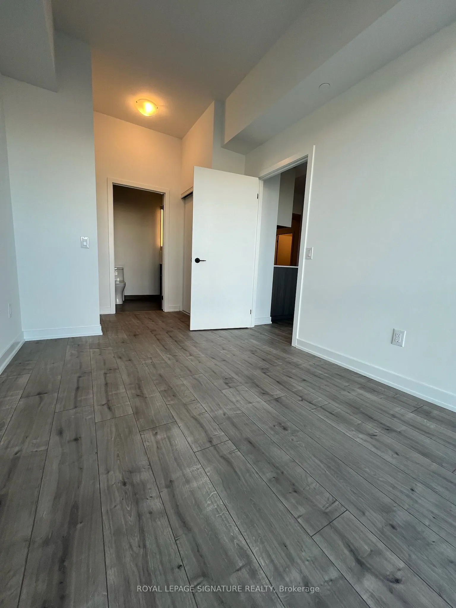 220 Missinnihe Way, #402