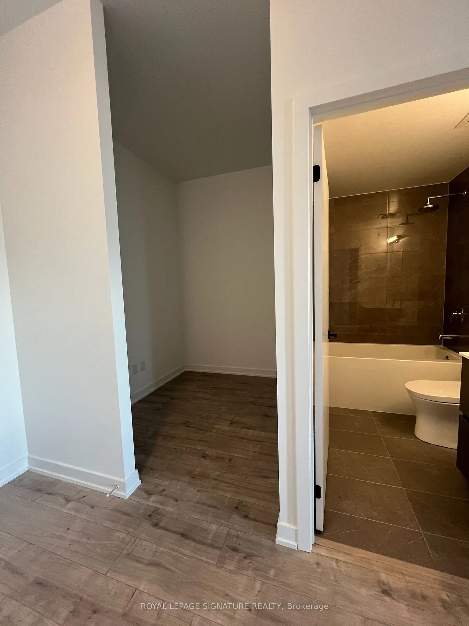 220 Missinnihe Way, #402