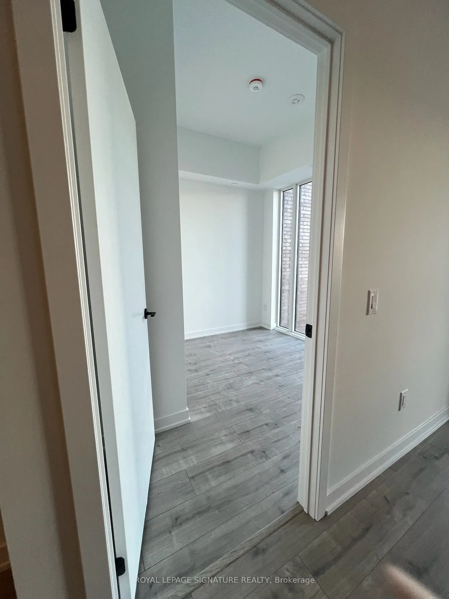 220 Missinnihe Way, #402