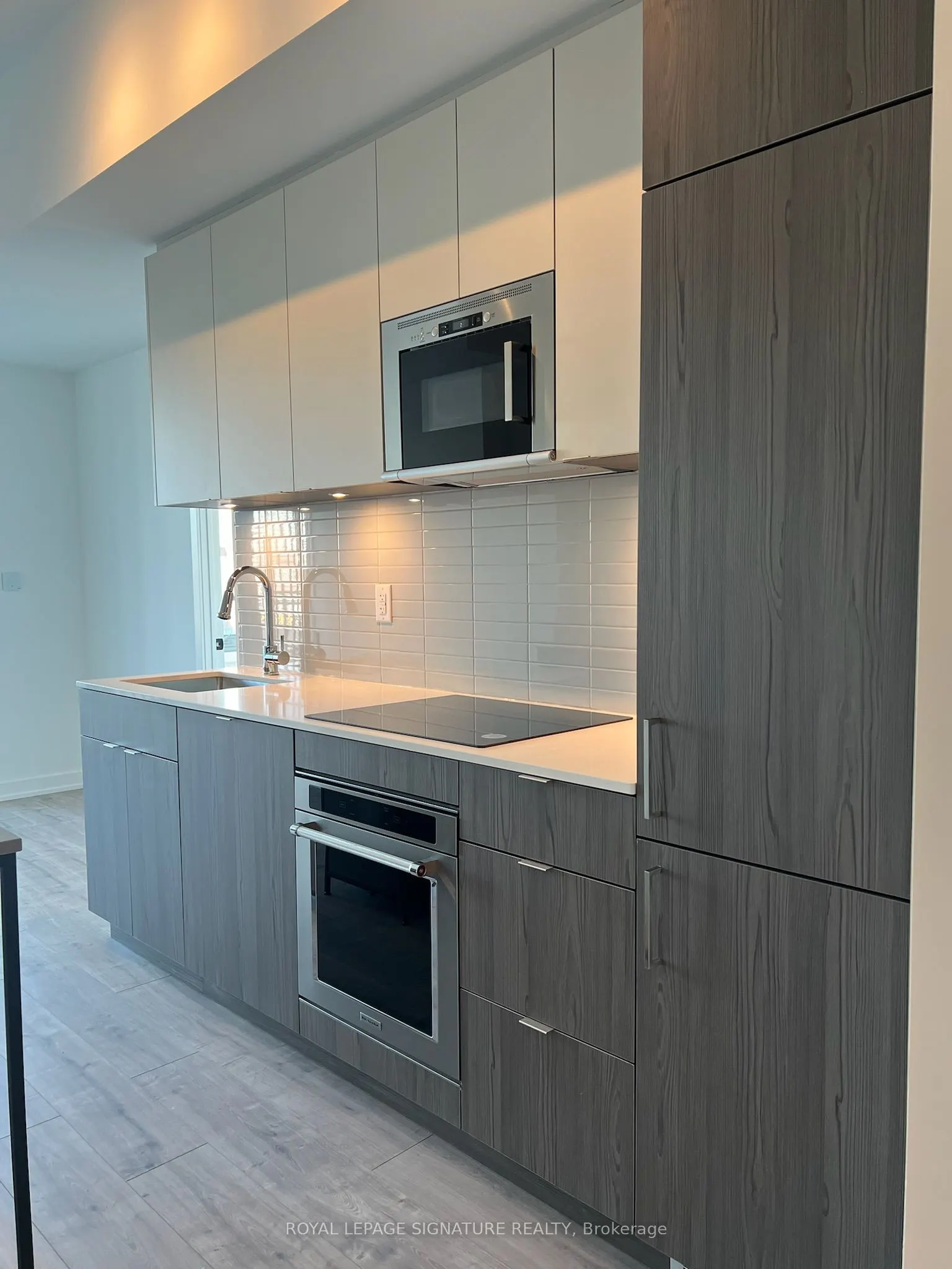 220 Missinnihe Way, #402