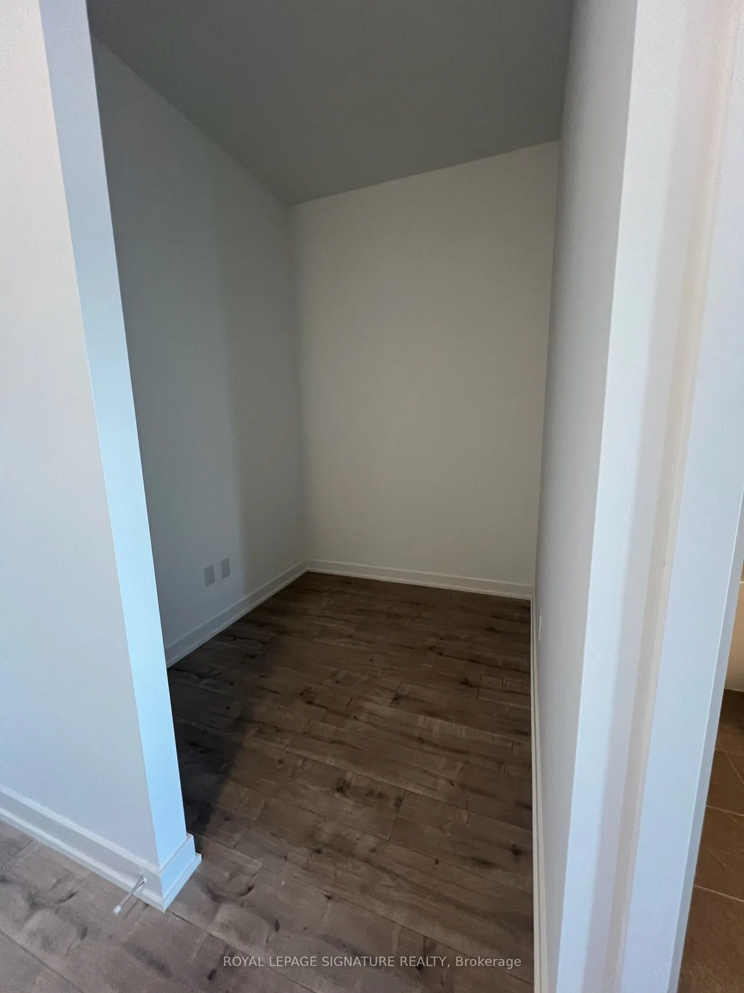220 Missinnihe Way, #402