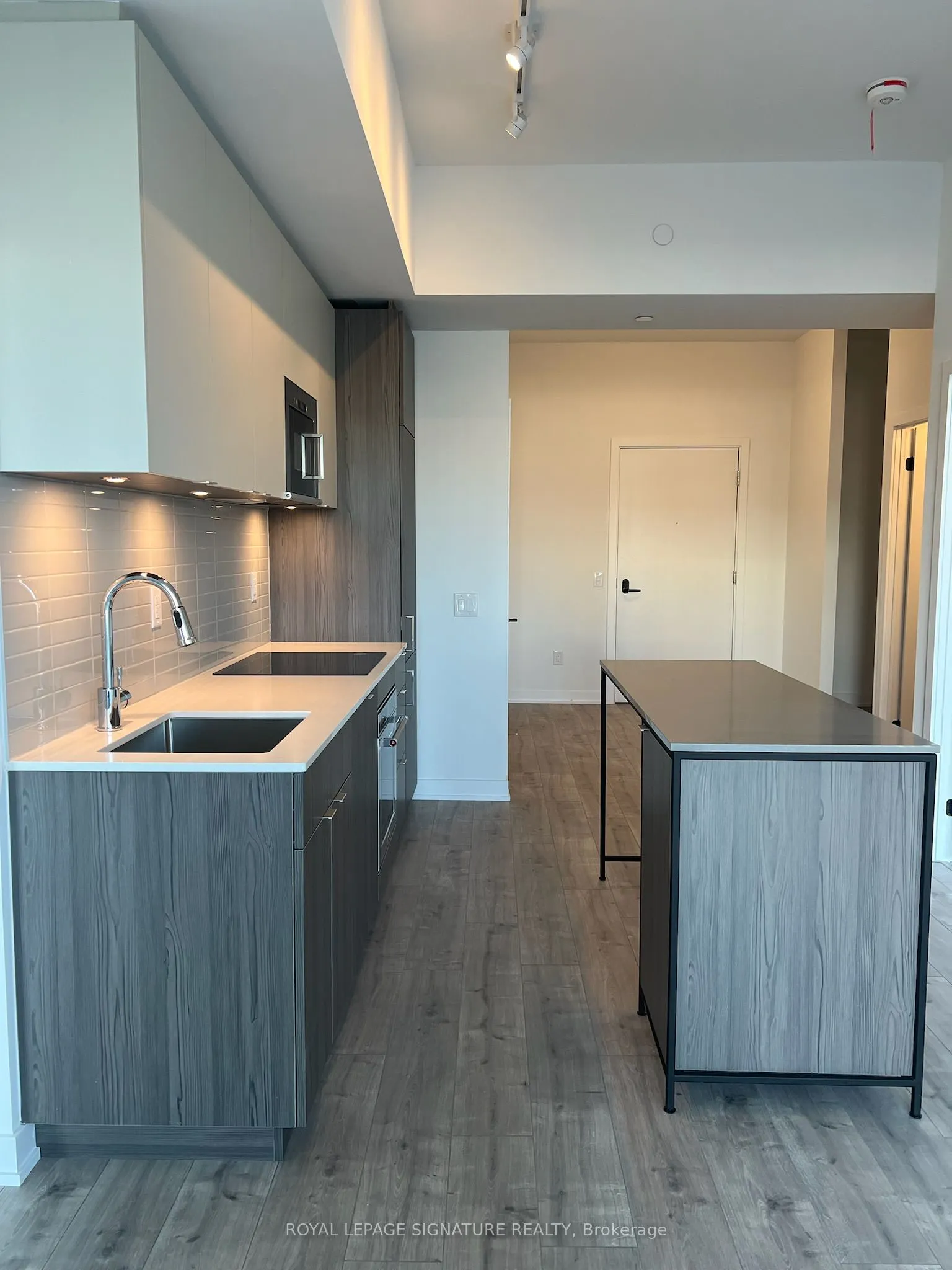 220 Missinnihe Way, #402