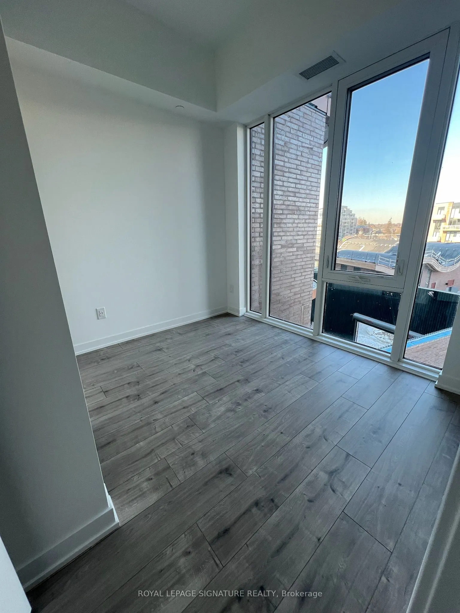 220 Missinnihe Way, #402