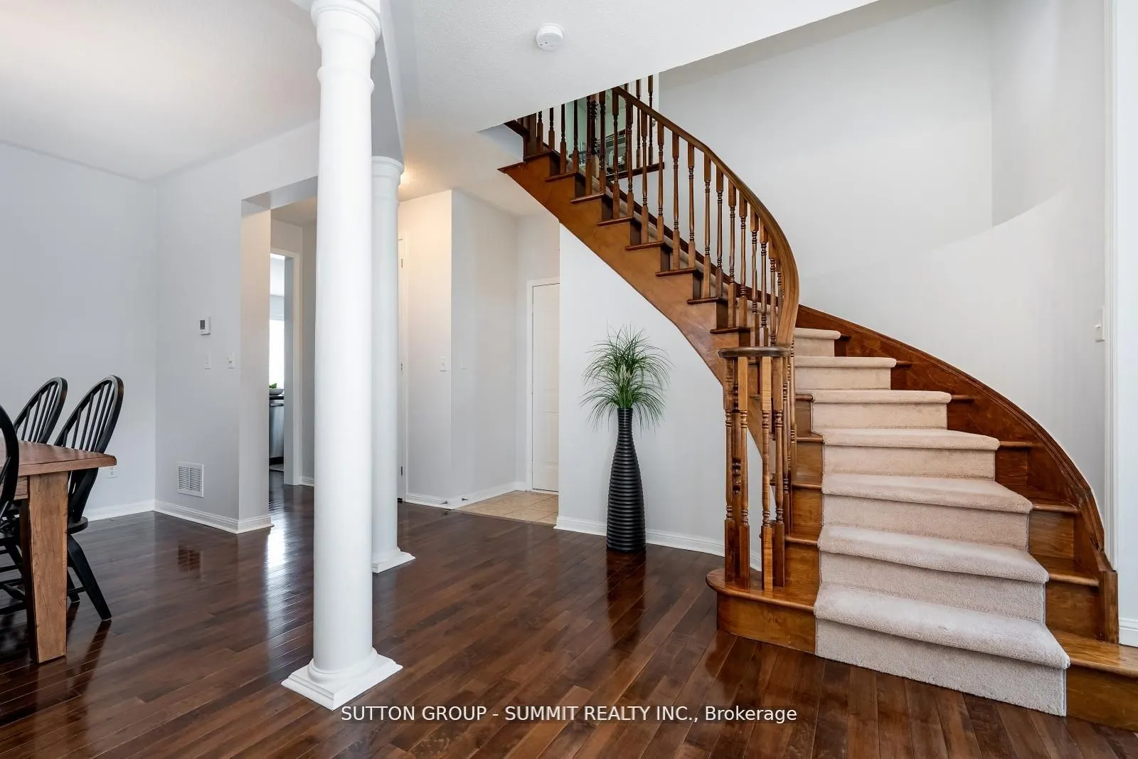 1283 Robson Crescent