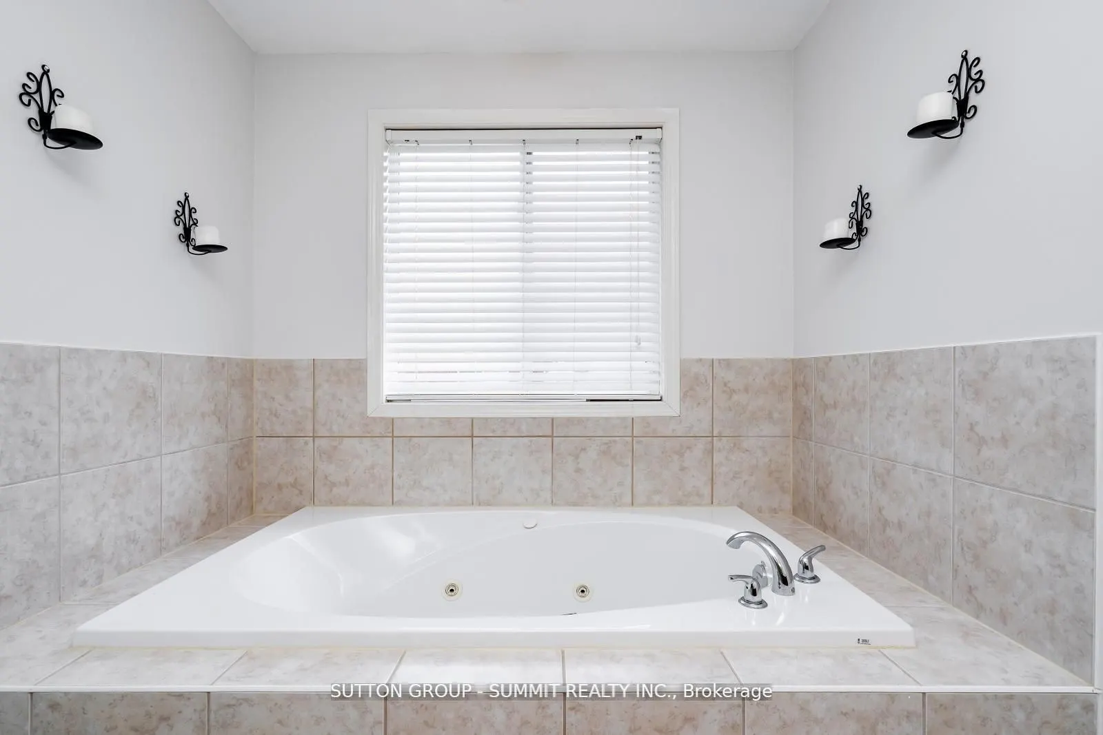 1283 Robson Crescent