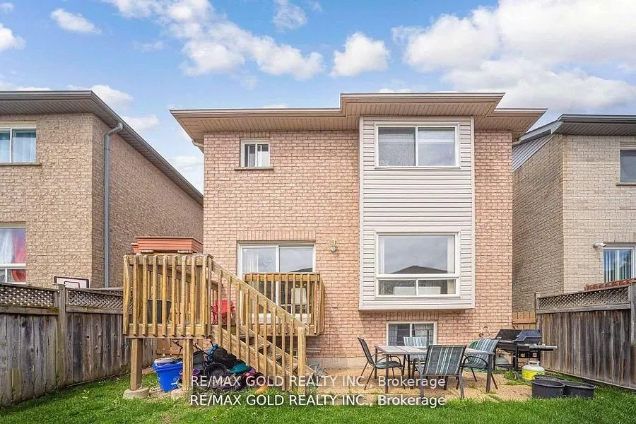 36 Roxton Crescent N