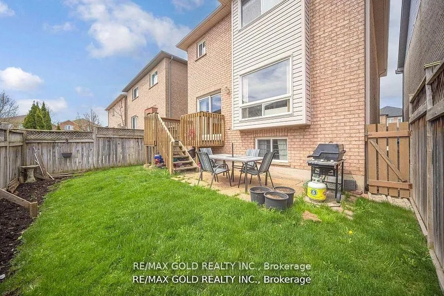 36 Roxton Crescent N