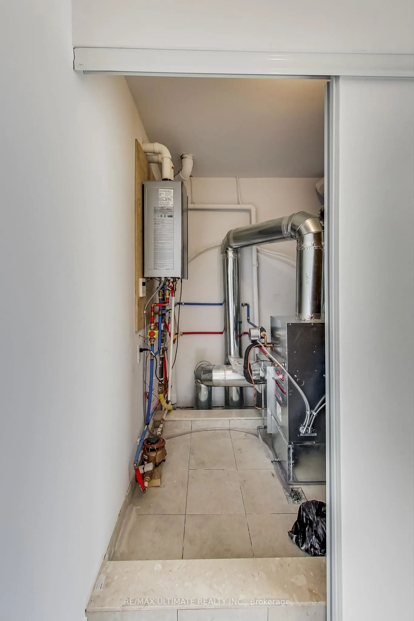 370 Hopewell Avenue, #214