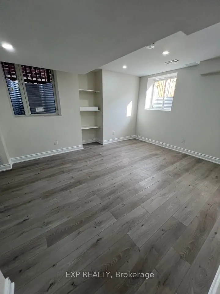 816 Sumac Crescent, #Lower