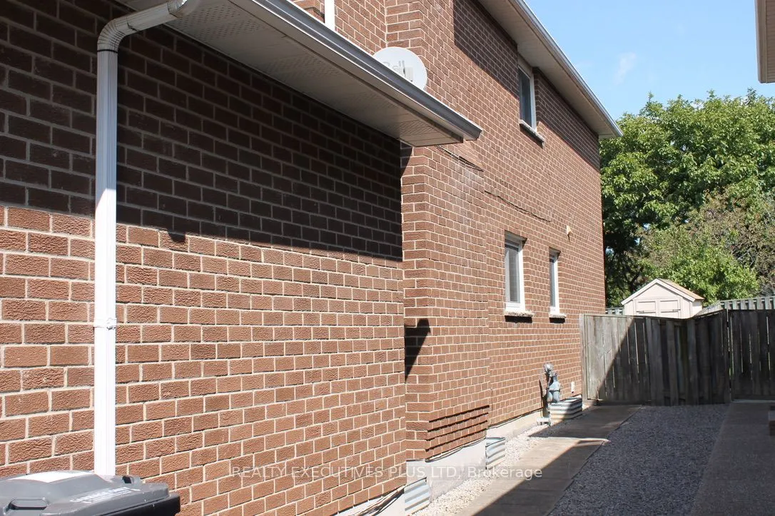 1122 Highgate Place