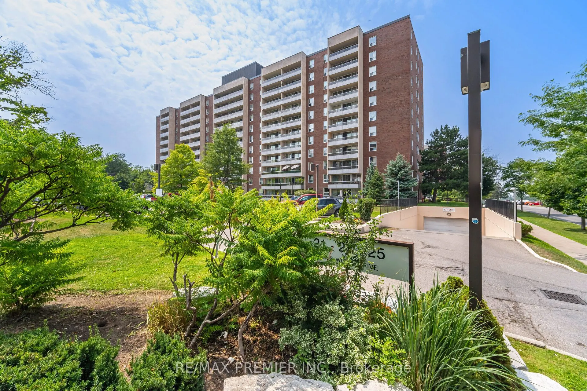 25 Four Winds Drive, #811