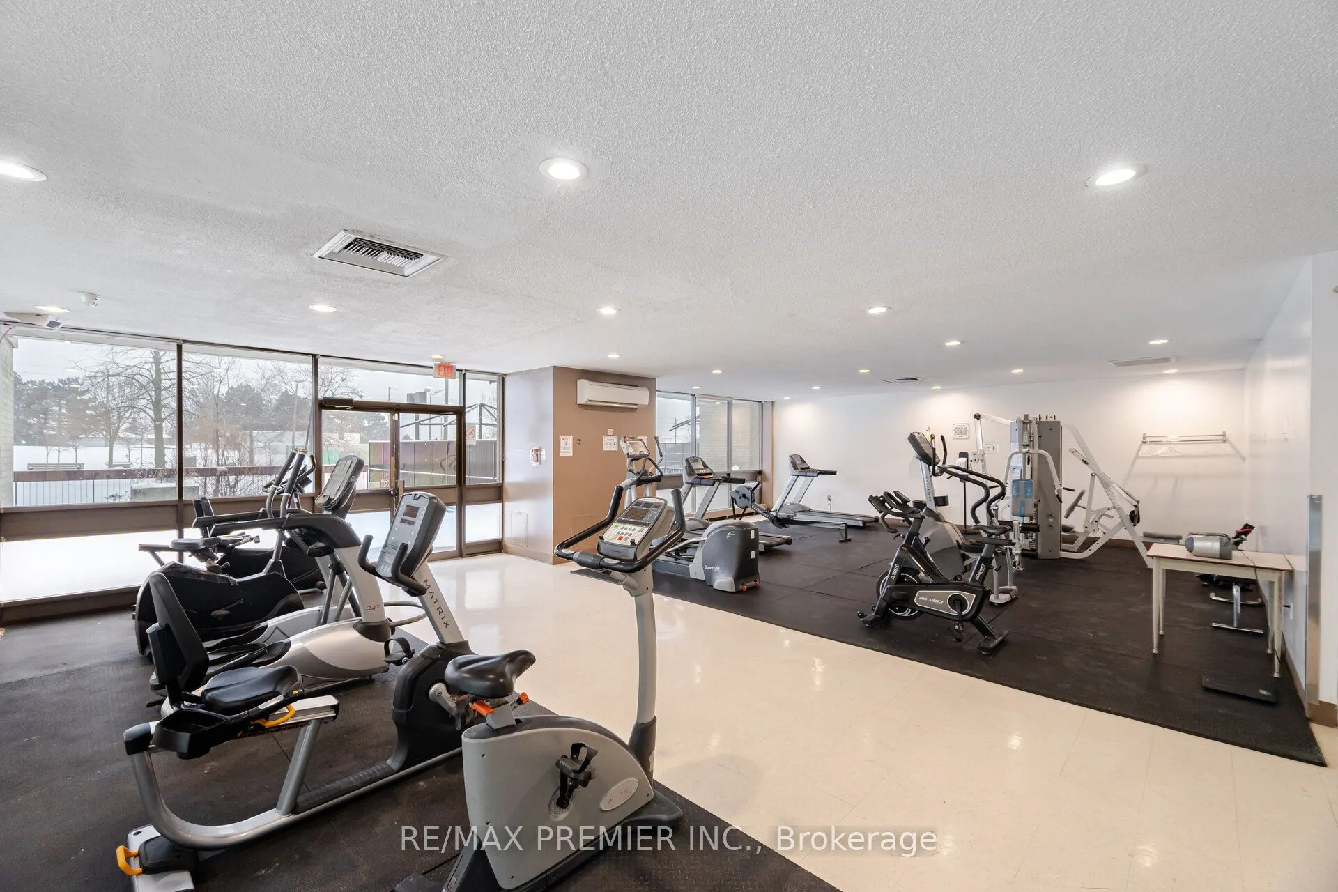 25 Four Winds Drive, #811