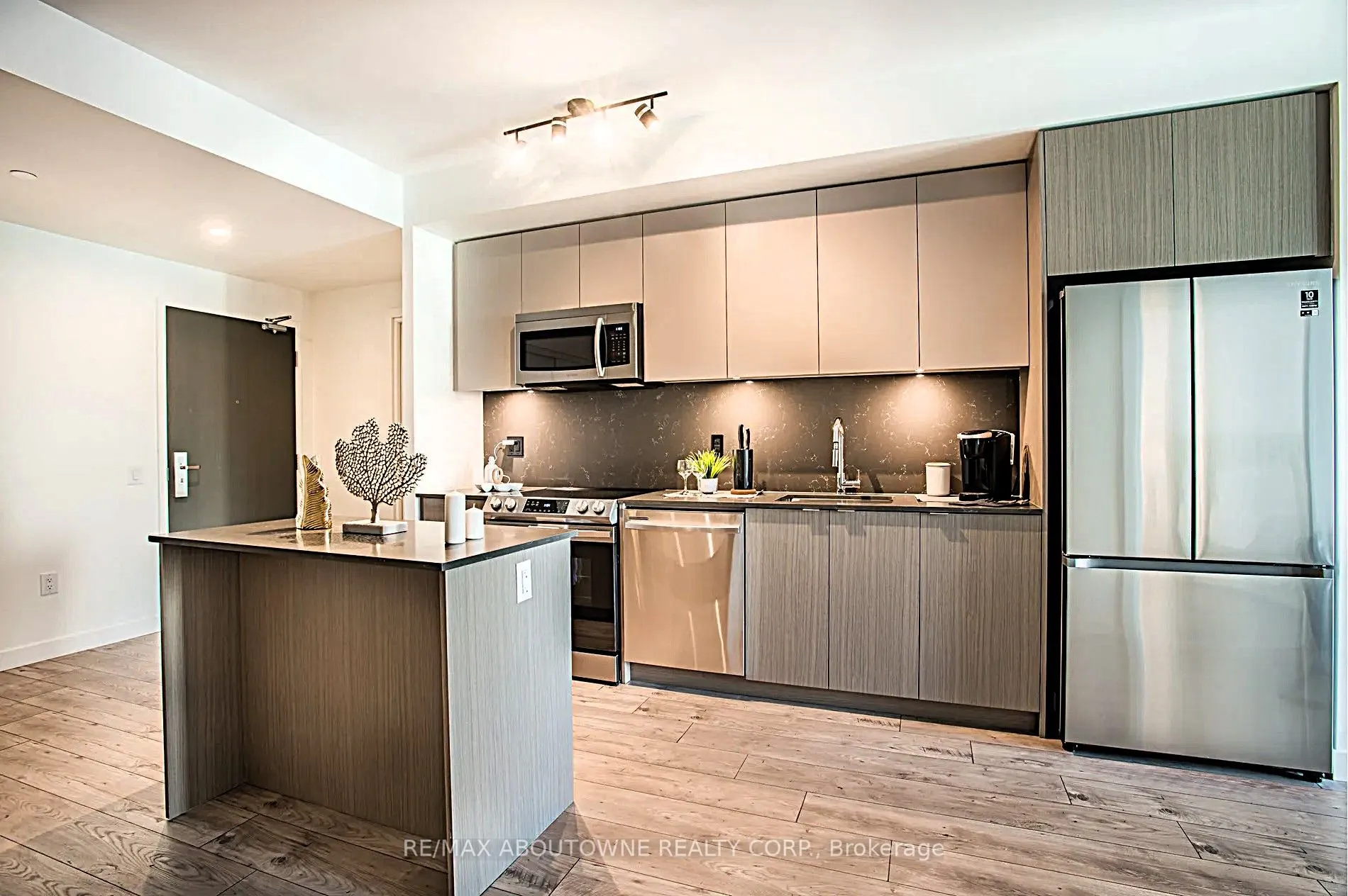133 Bronte Road, #B0215