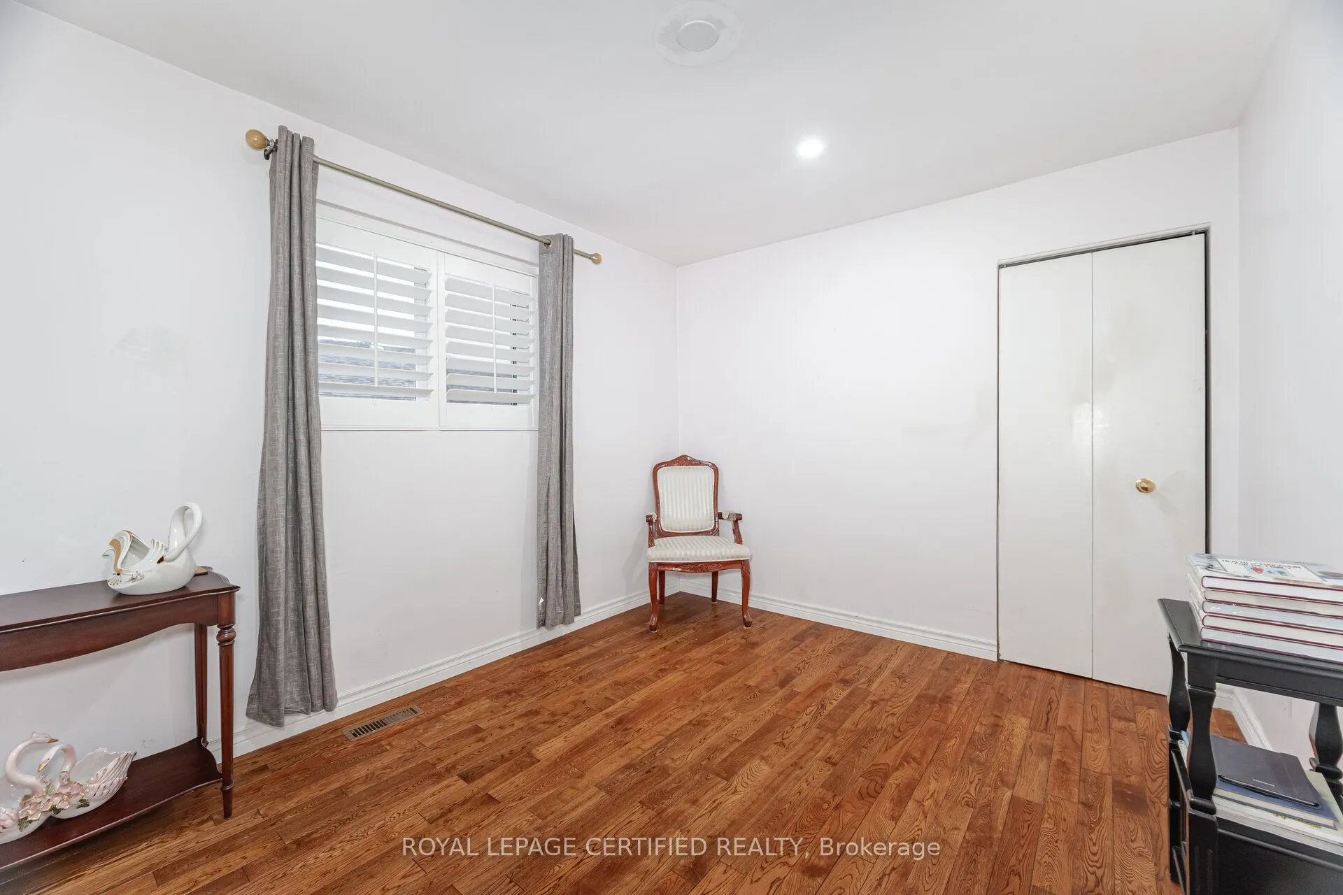 542 Lana Terrace