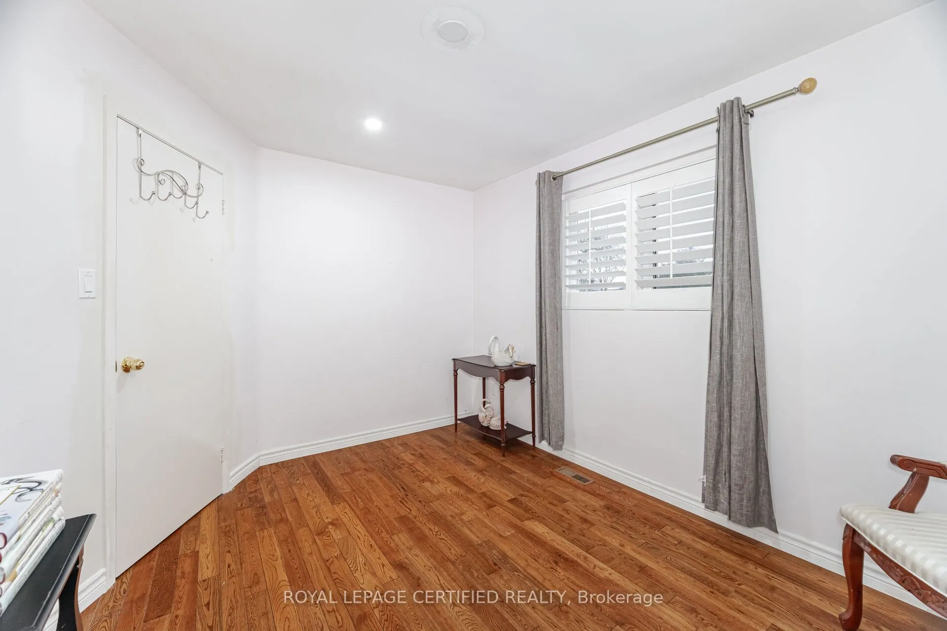542 Lana Terrace
