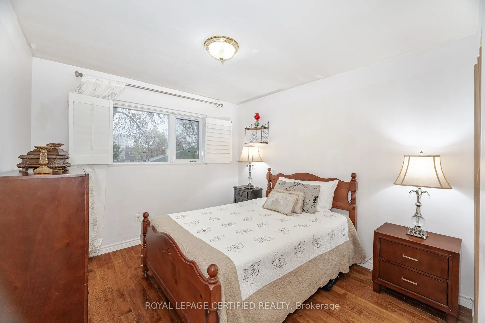 542 Lana Terrace