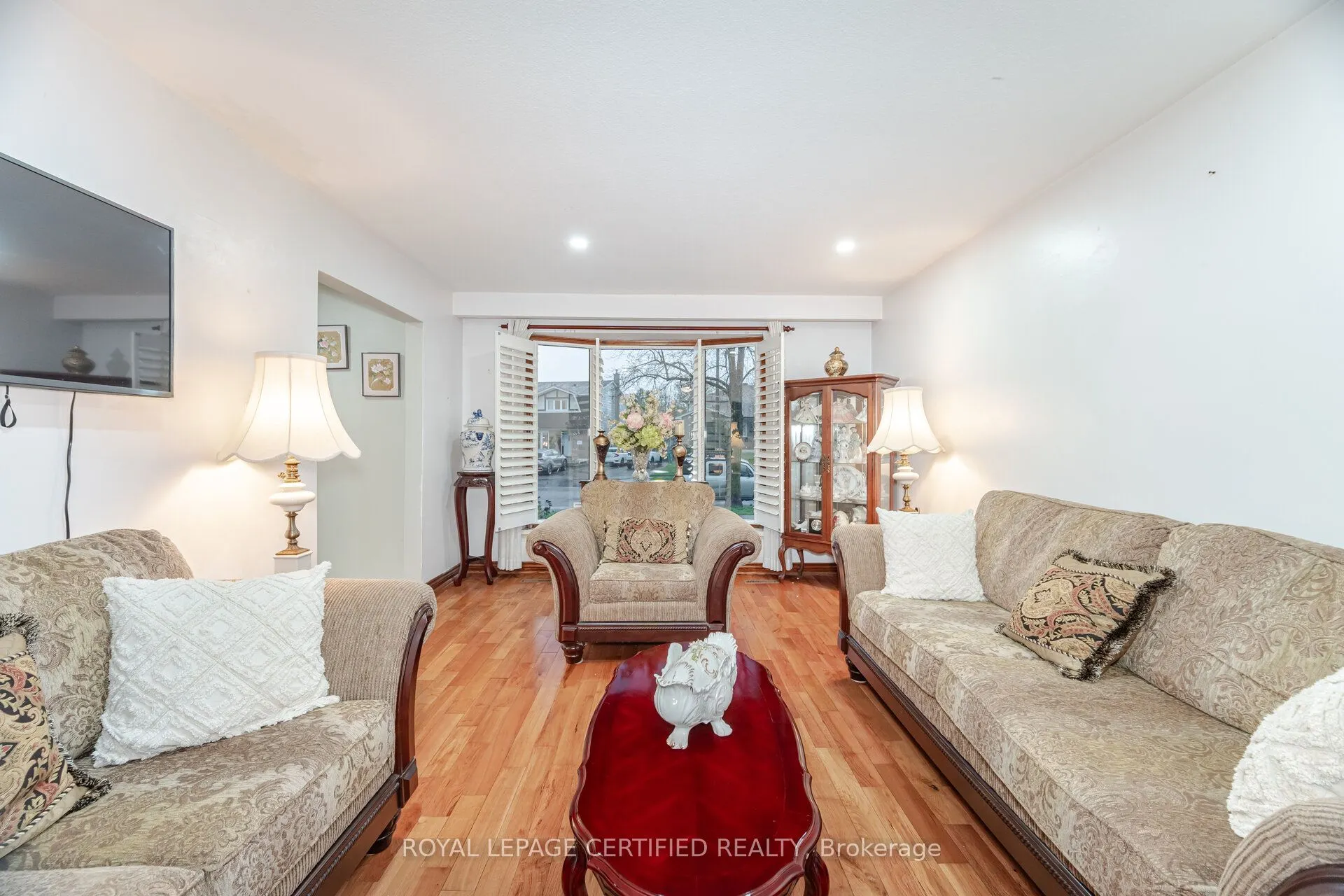 542 Lana Terrace