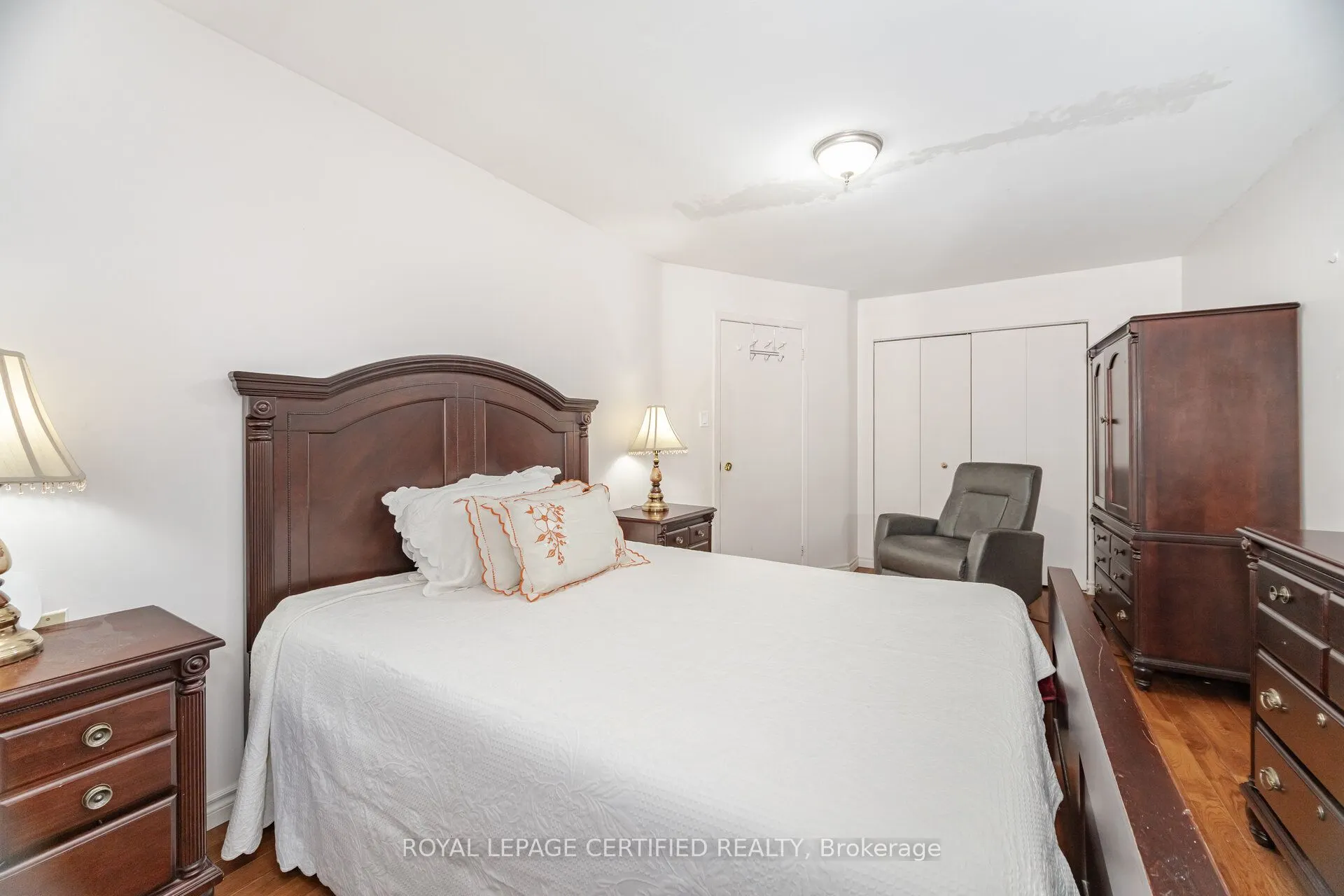 542 Lana Terrace