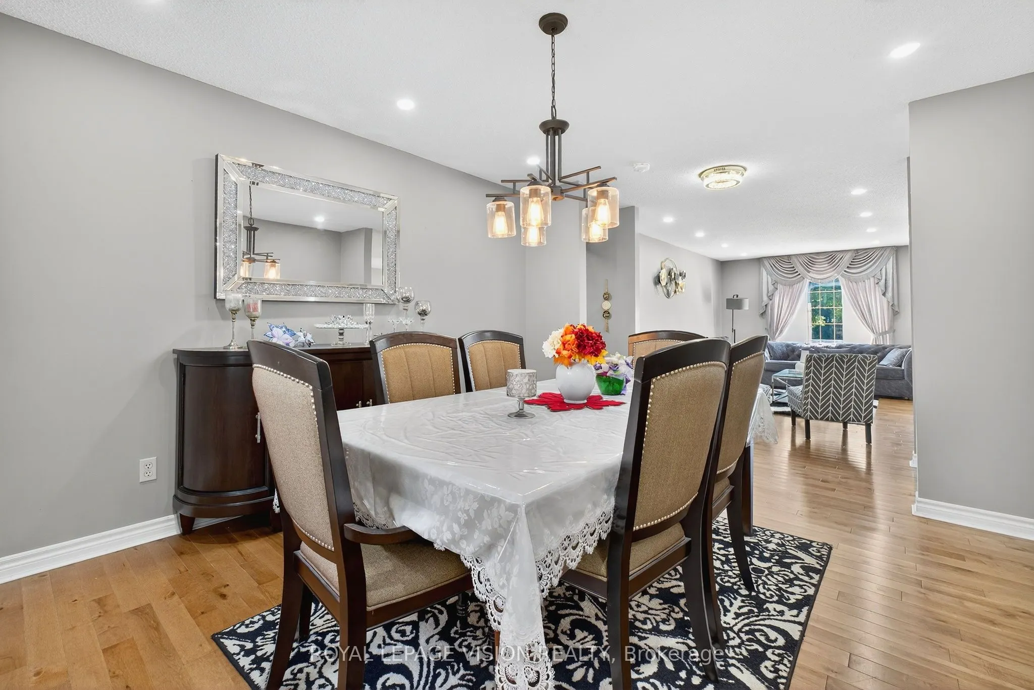 7 Montgomery Square