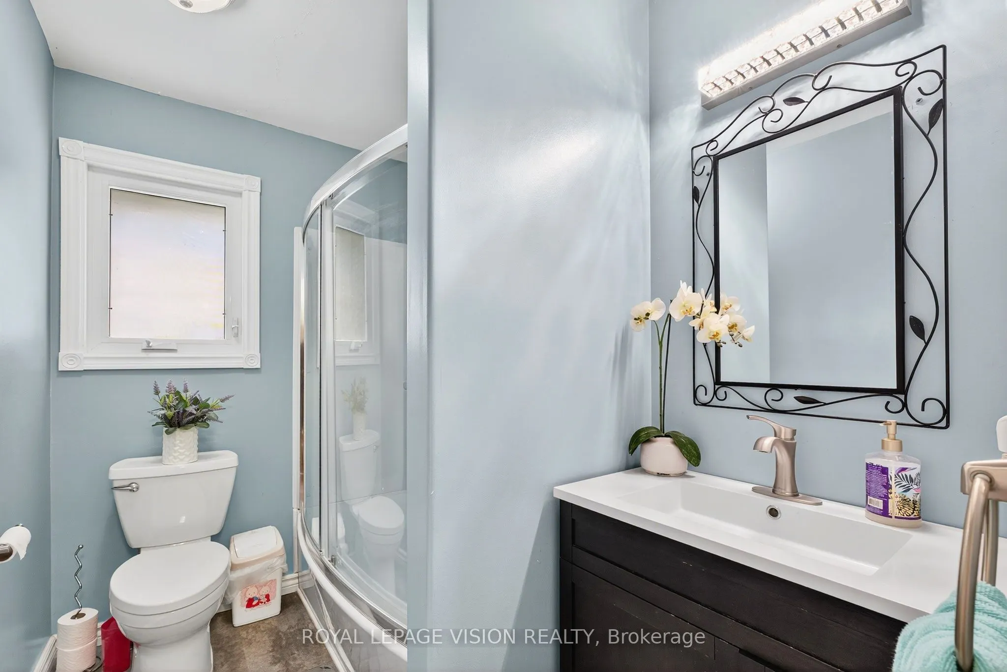 7 Montgomery Square