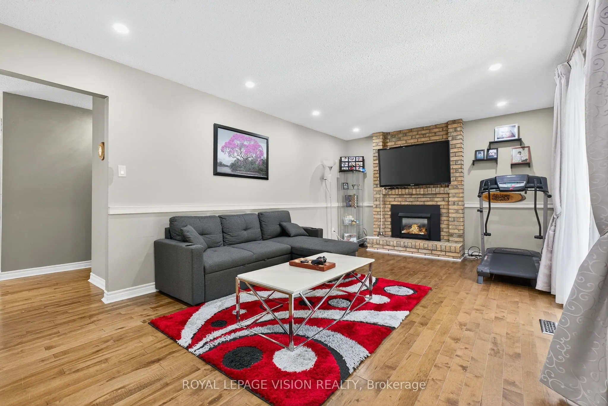 7 Montgomery Square