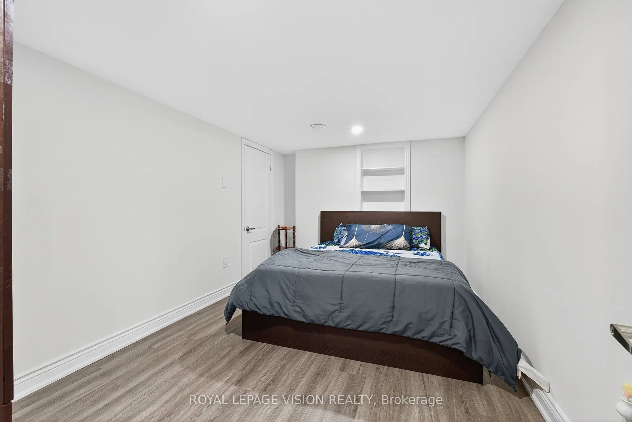 7 Montgomery Square