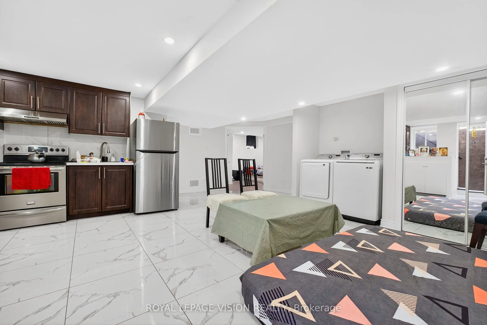 7 Montgomery Square