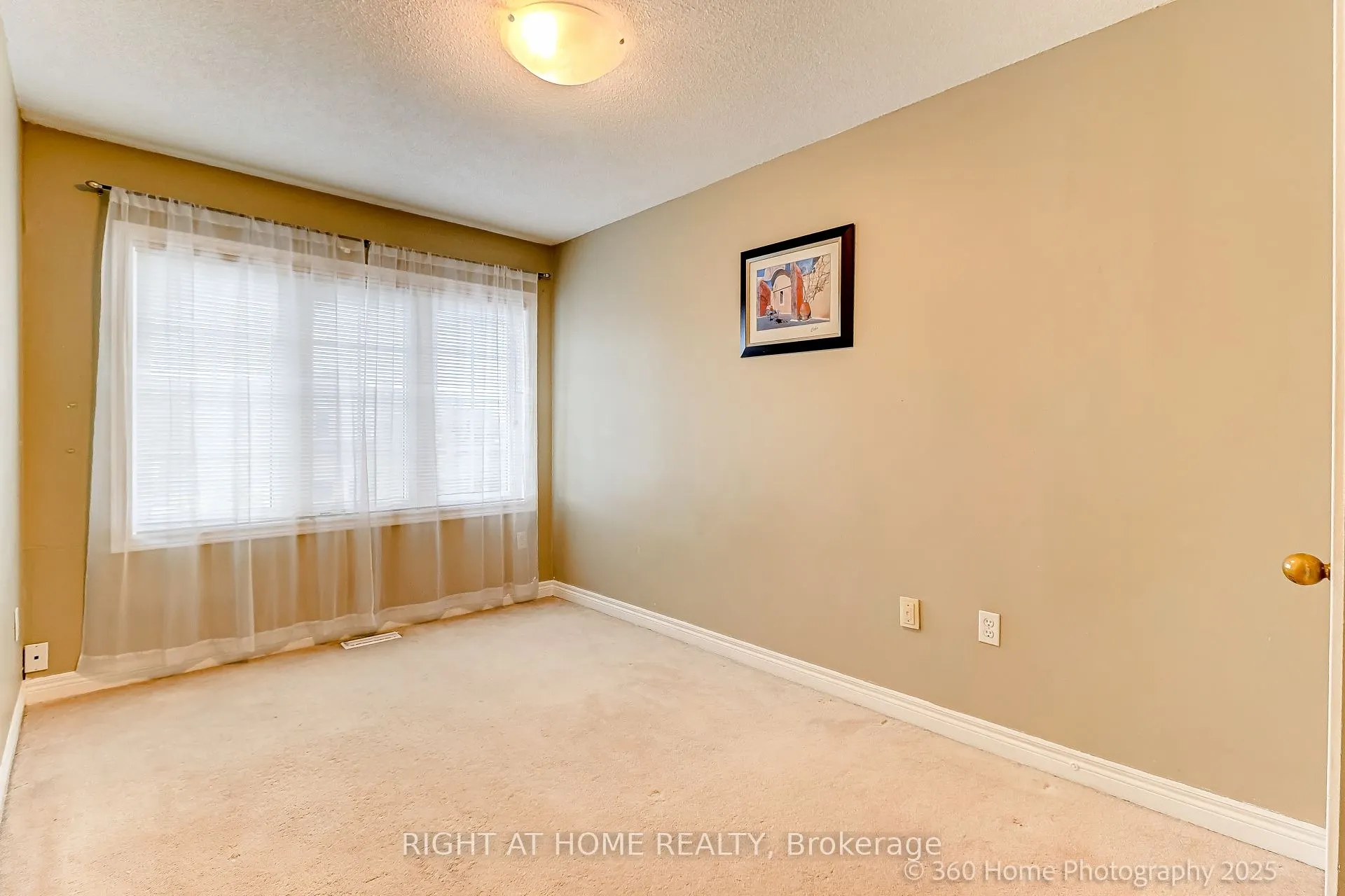 989 Ledbury Crescent