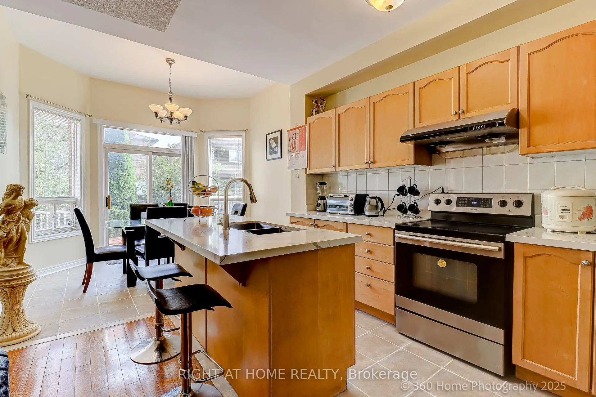 989 Ledbury Crescent
